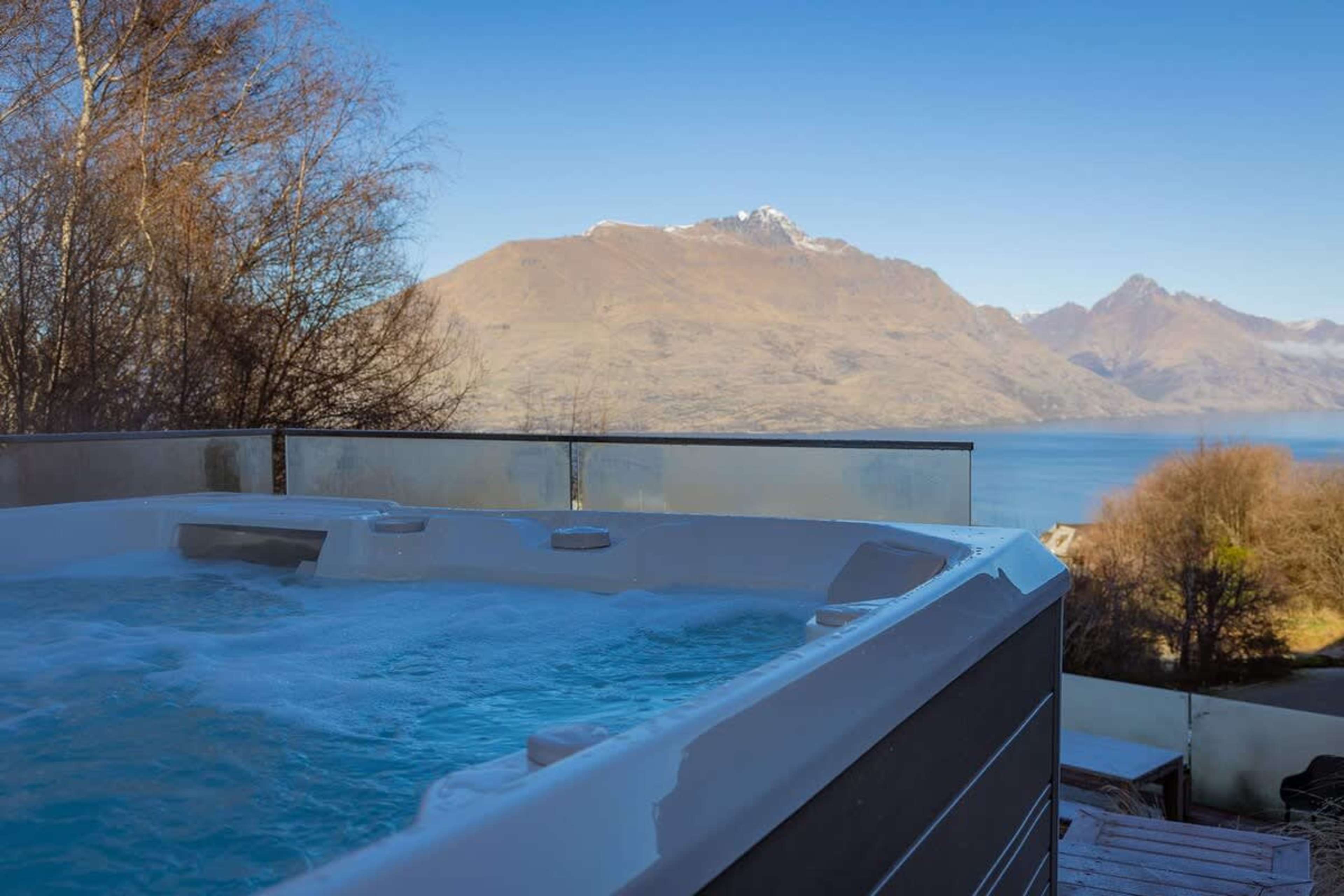 Soothing Hot Tub with Scenic Views
Enjoy a soak in the hot tub, offering incredible views of the surrounding nature, perfect for unwinding and taking in the beauty of Queenstown’s landscapes.