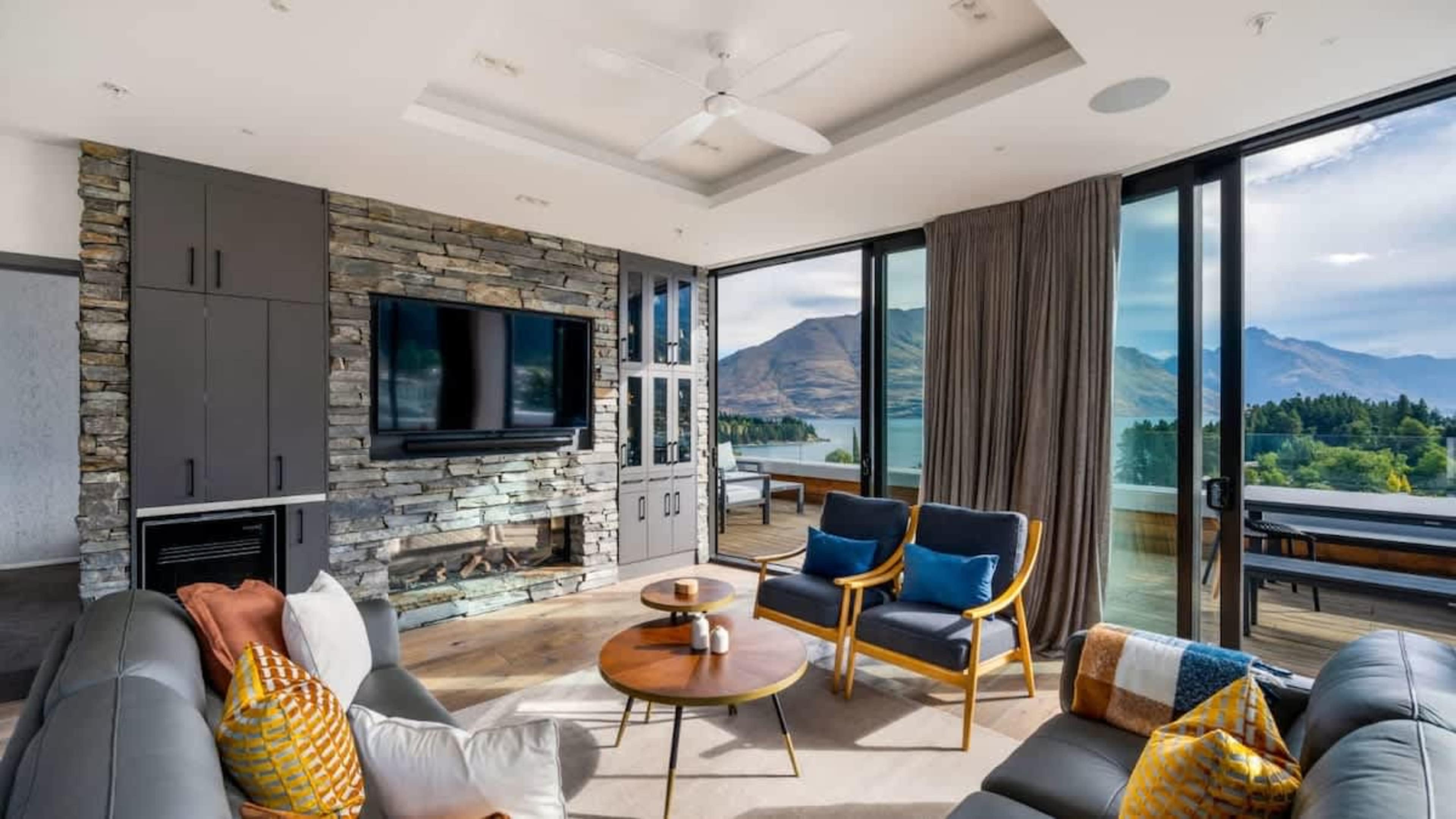 Living Room with Floor-to-Ceiling Views
Immerse yourself in luxury in the living room, where expansive windows showcase stunning views, complemented by a gas fireplace and air conditioning for year-round comfort.