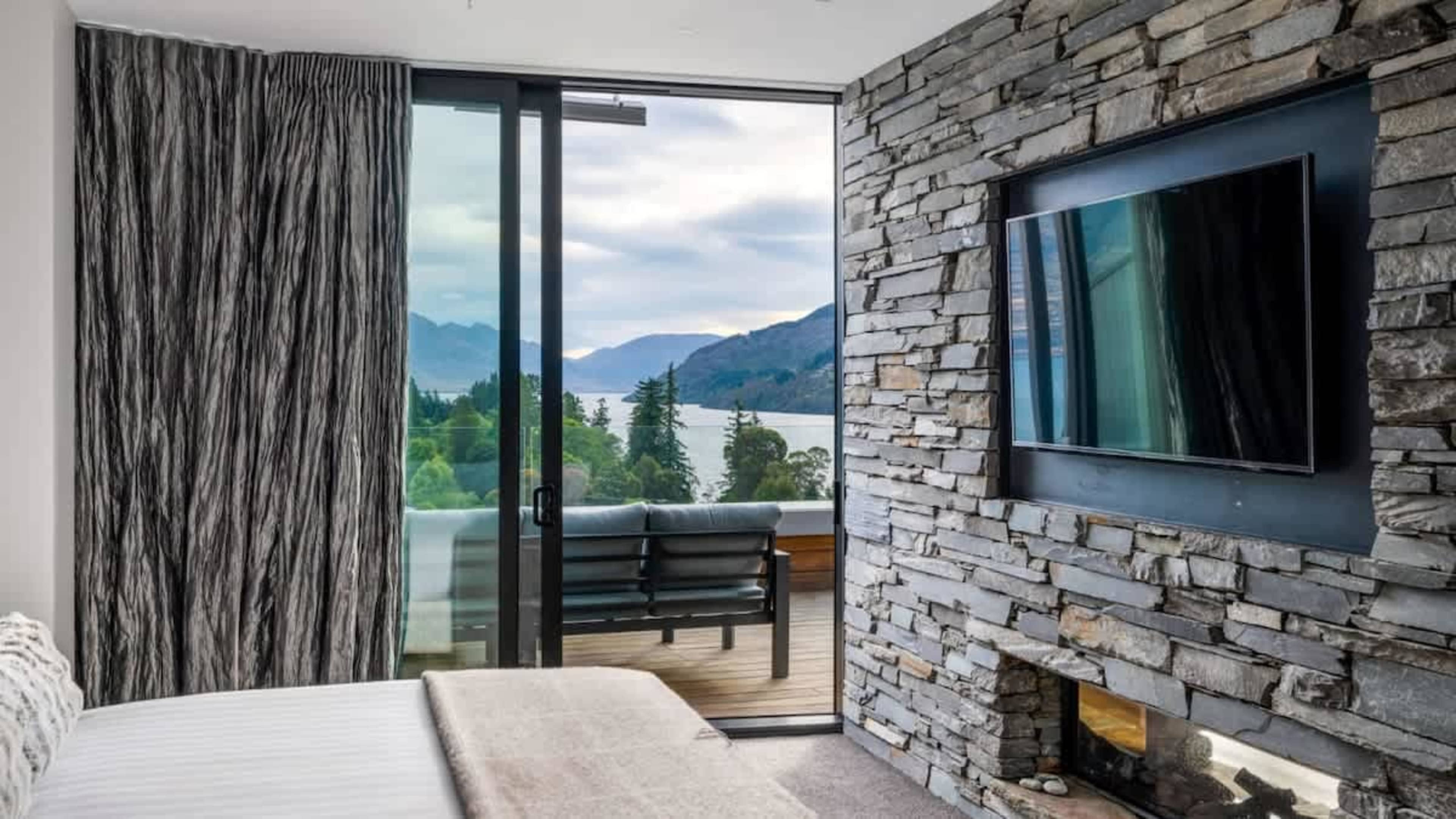 Master bedroom with Ensuite, Private Deck Access & AC
Experience true luxury in the master bedroom, complete with a modern ensuite, ample wardrobe space, and direct access to the deck, offering stunning panoramic views.