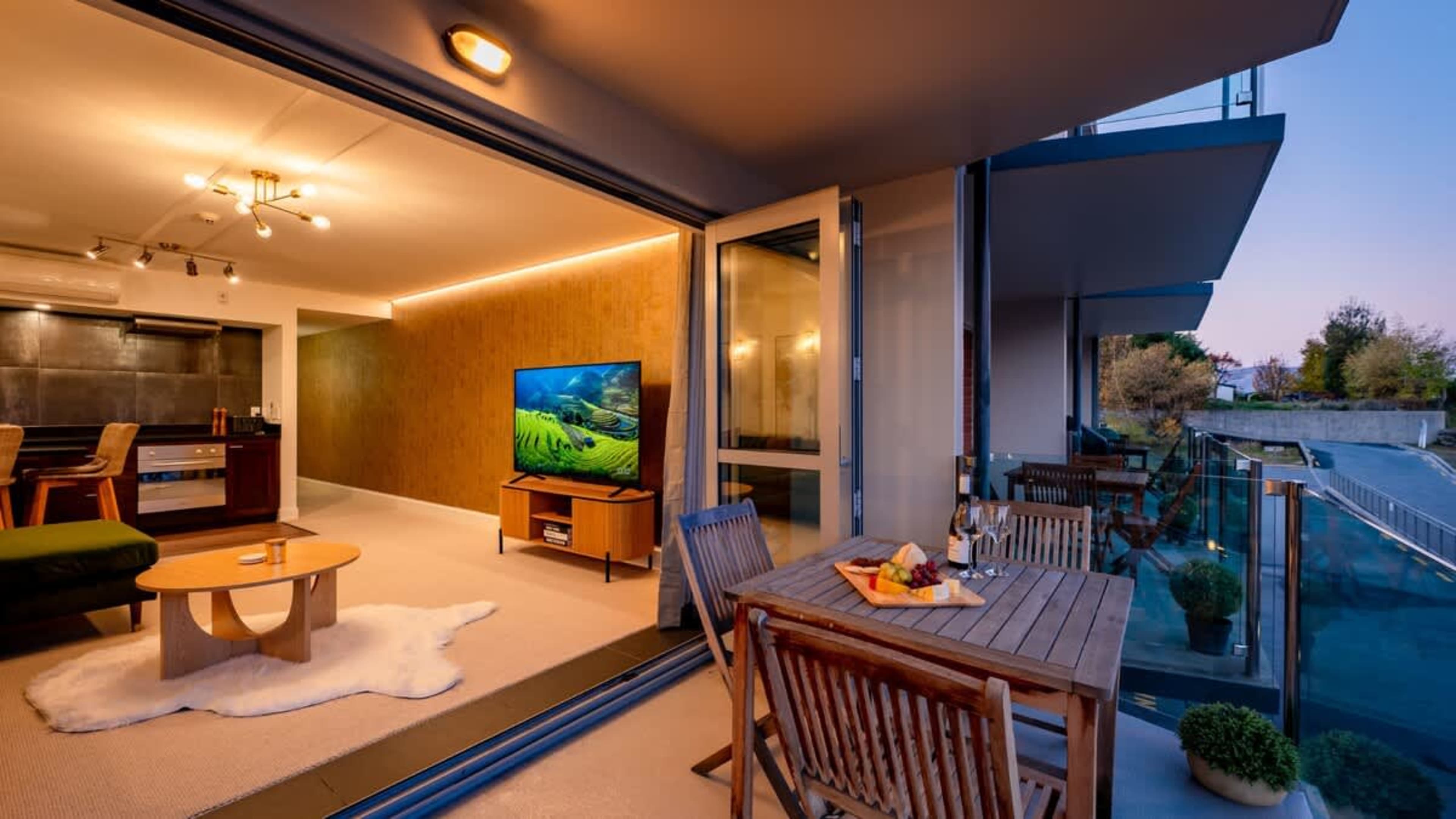 Step onto the balcony to soak in panoramic views of Queenstown’s breathtaking landscape, with a comfortable seating area for relaxation.