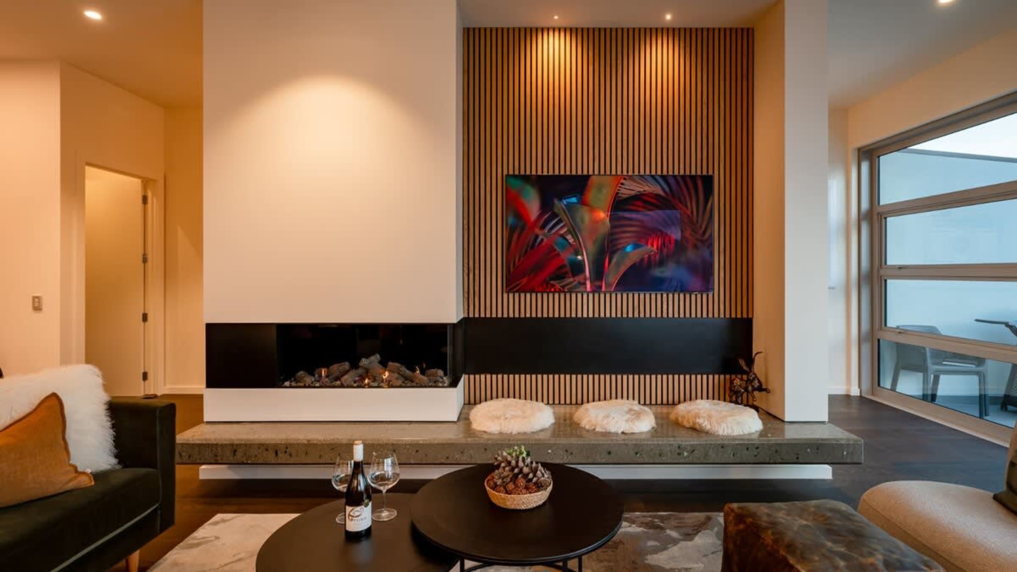 Contemporary Living Room with Panoramic Views
Unwind in the stylish living room, featuring incredible views, a gas fireplace, heat pump, and air conditioning, creating the perfect atmosphere for relaxation and entertaining.