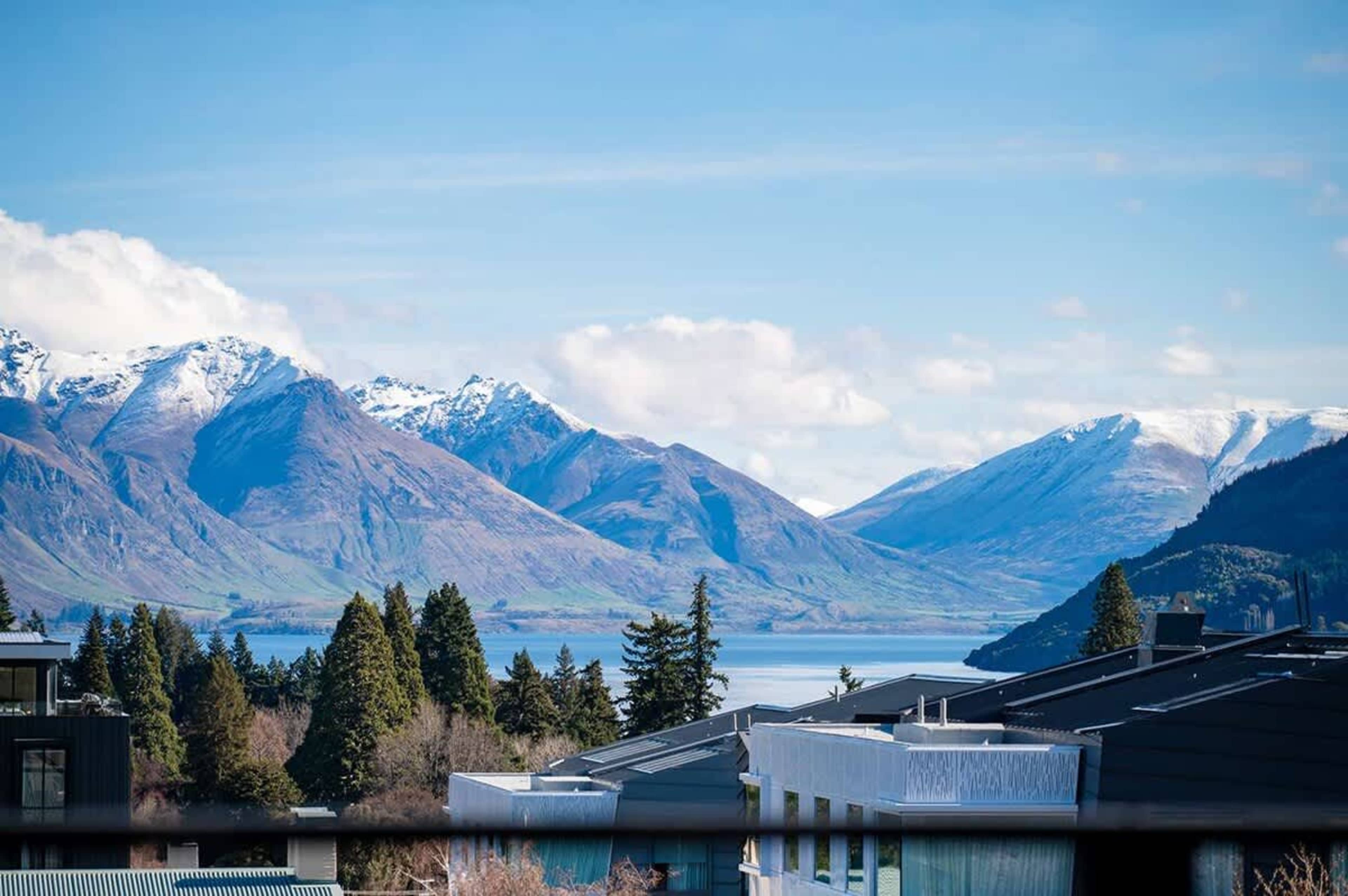 Stunning Sunsets over Lake Wakatipu
Capture the magic of Queenstown with mesmerizing sunset views over Lake Wakatipu. The vibrant colors reflecting on the water create an idyllic setting, ideal for romantic evenings or peaceful moments.