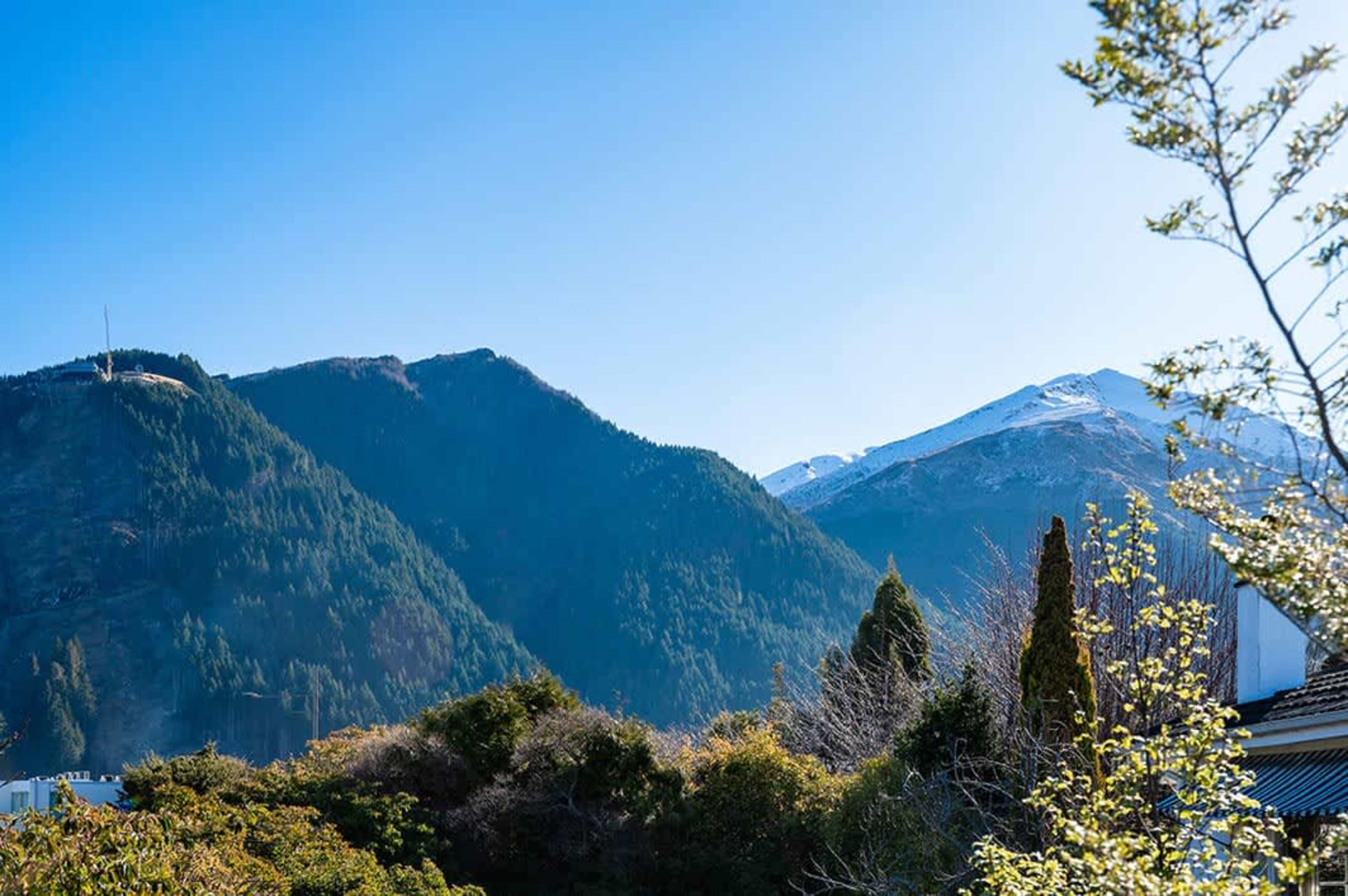 Breathtaking Views from Every Angle
Experience stunning views right from your apartment. With panoramic vistas of the surrounding landscape, you’ll be captivated by the beauty of Queenstown.