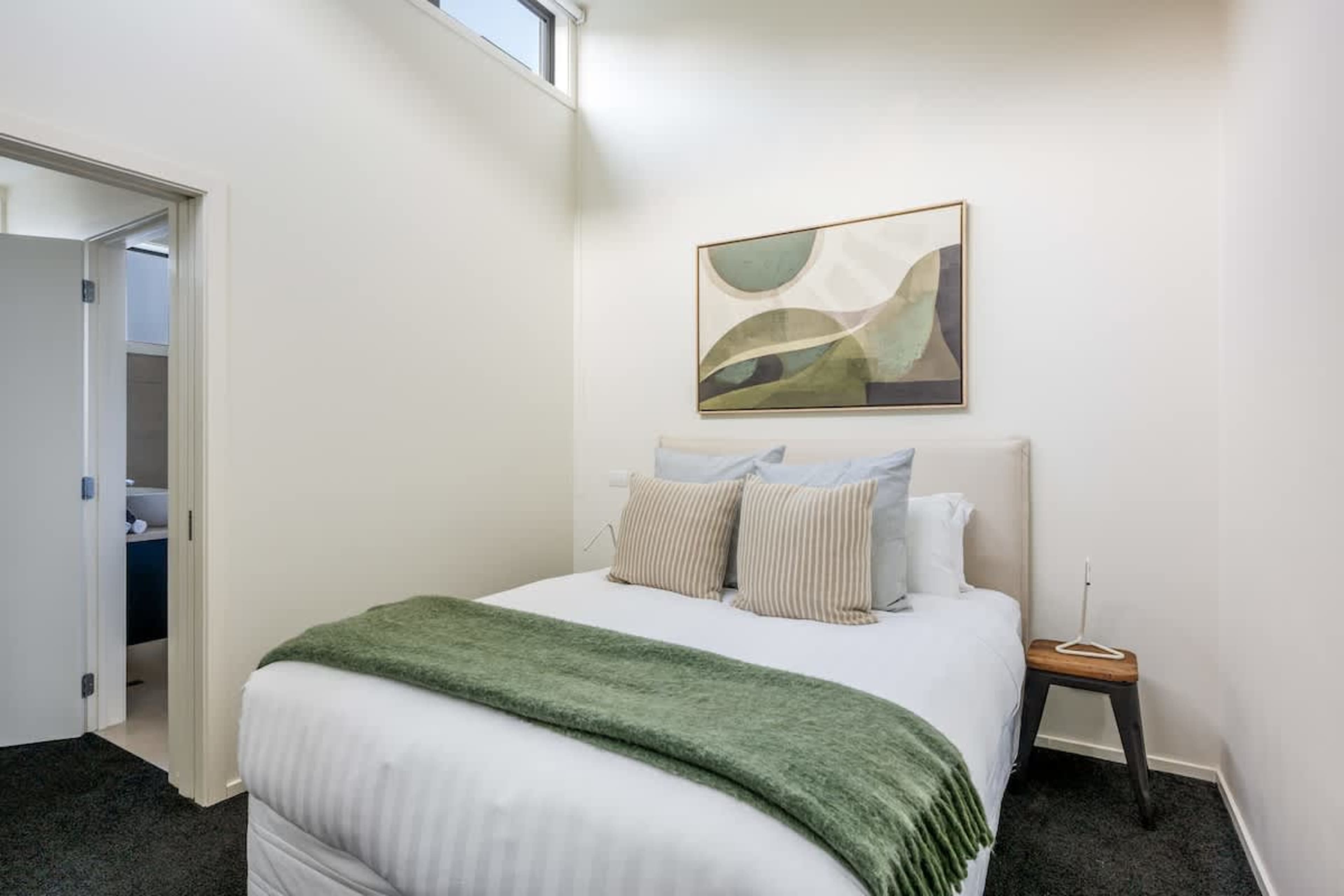Bright and Comfortable Second Bedroom
The second bedroom features a cozy bed, stylish décor, and plenty of natural light. A perfect space for relaxing, whether you’re here for a short stay or an extended getaway in Queenstown.