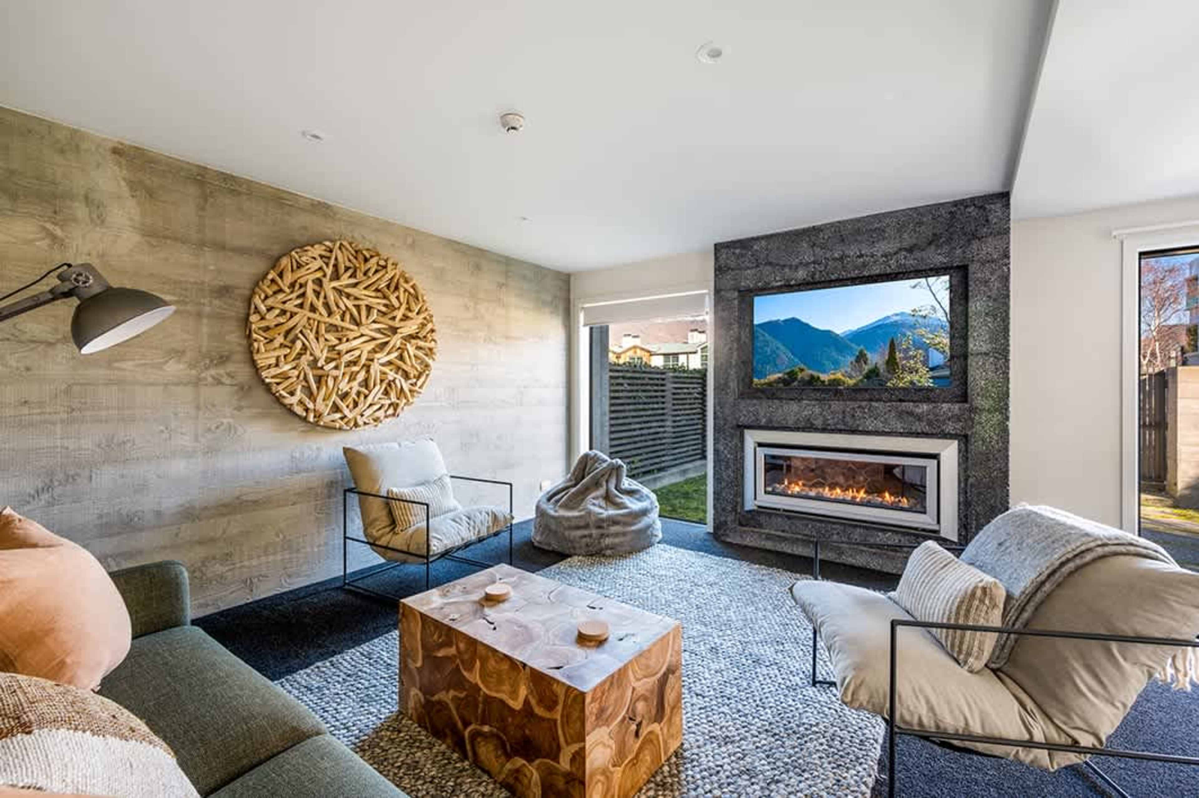 Bright and Airy Living Space
Step into a sun-soaked living room with floor-to-ceiling windows offering sweeping views of the nearby mountains and glistening lake. Perfect for relaxing after a day exploring the city.