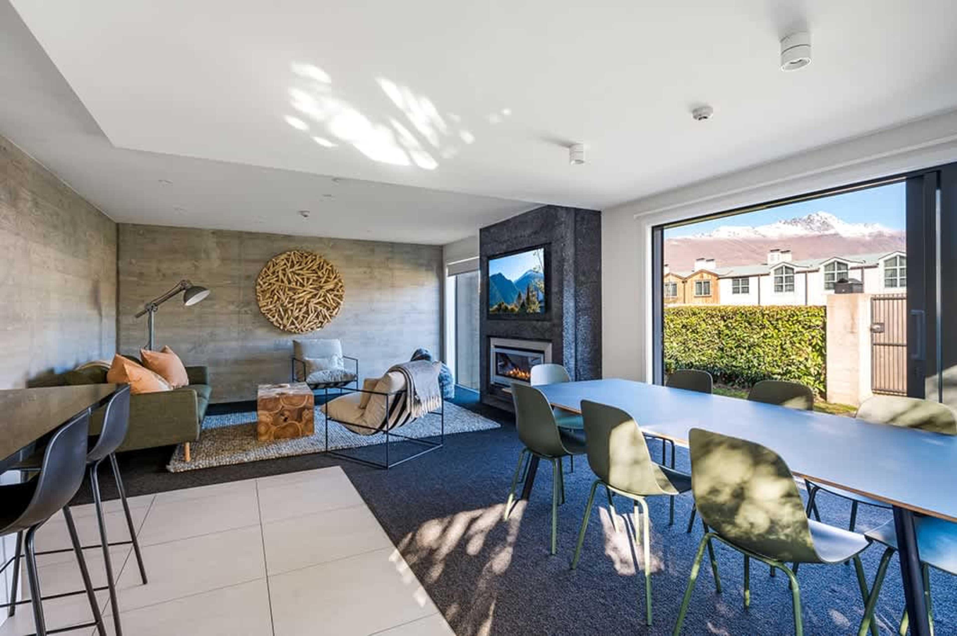 Stylish Dining Space with Modern Comfort
This elegant dining area is perfect for enjoying a home-cooked meal or takeaway from one of Queenstown’s nearby restaurants. With comfortable seating and a contemporary design.