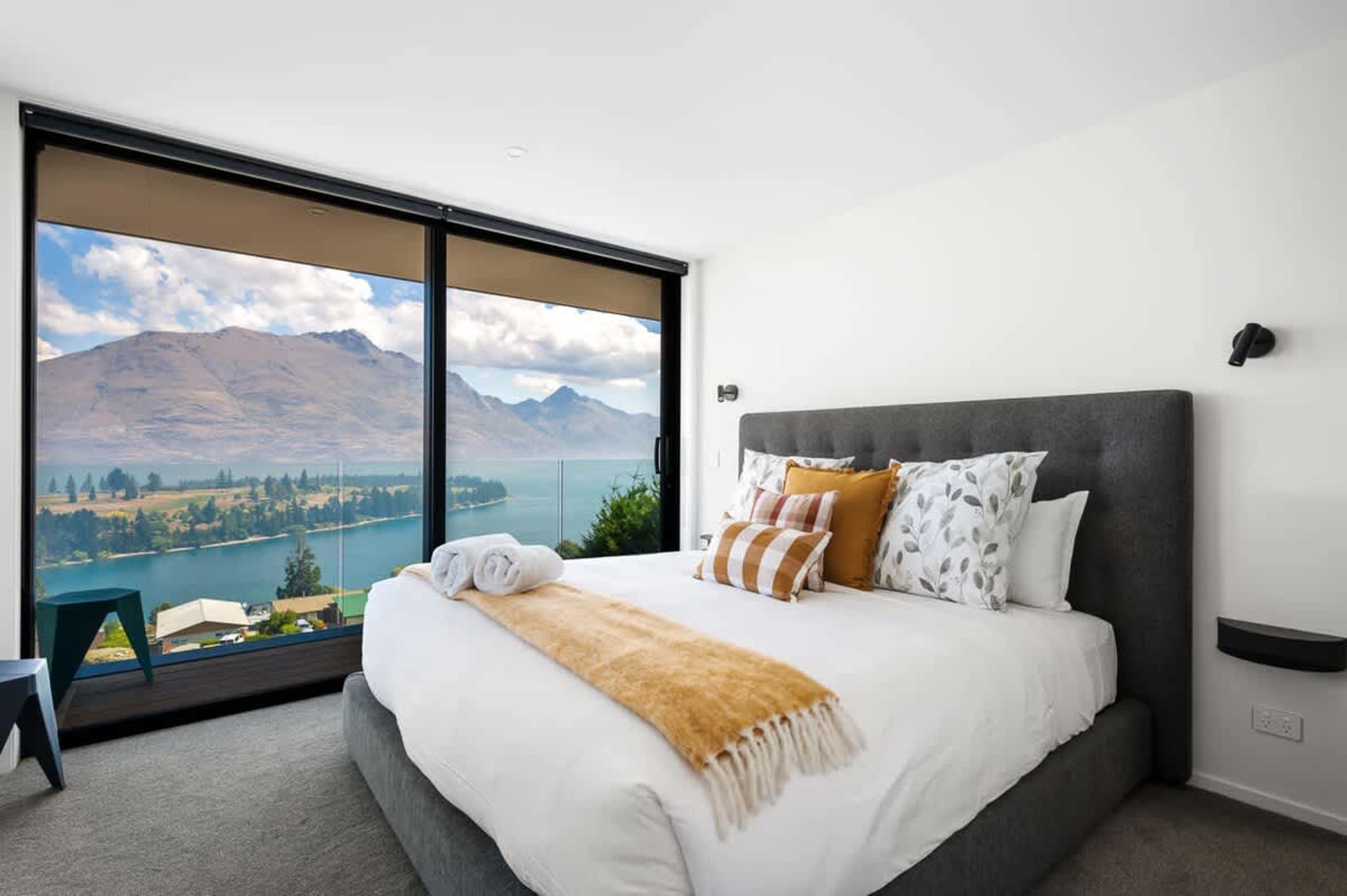 Comfortable Second Bedroom with AC
The second bedroom offers a peaceful retreat with air conditioning for a comfortable stay, ensuring a restful night’s sleep.