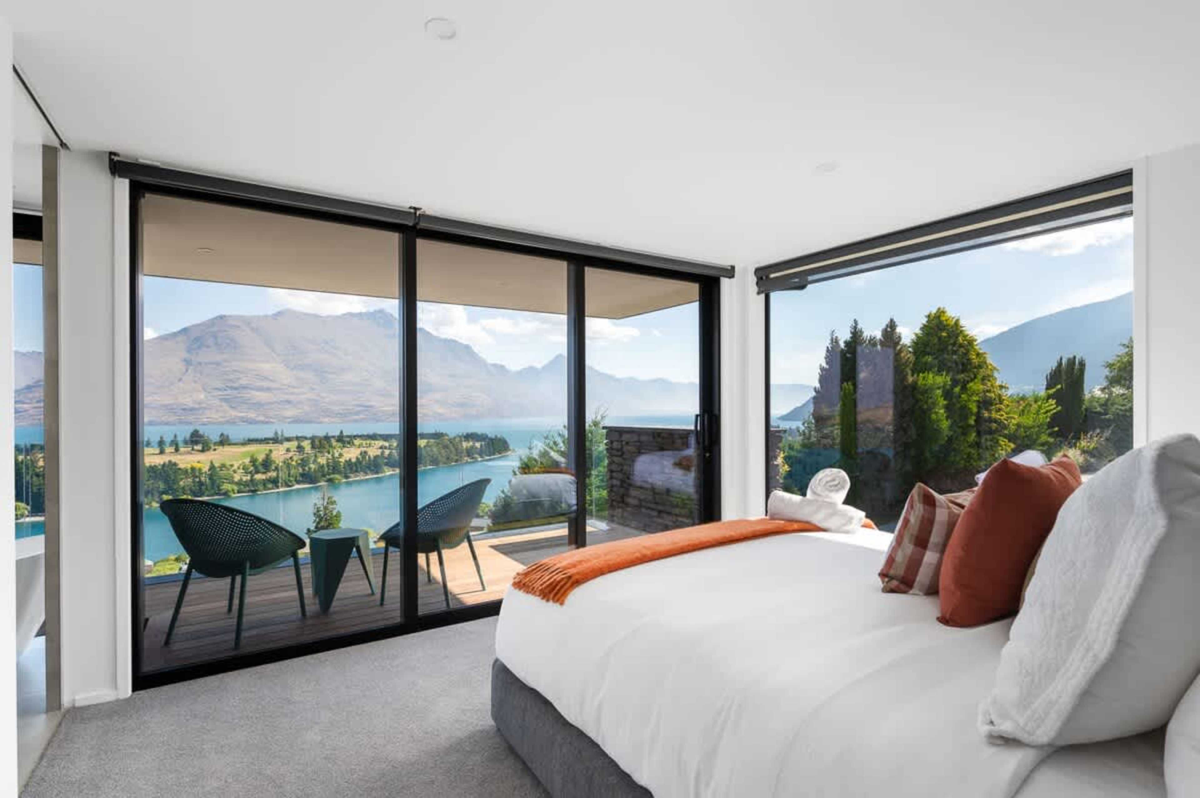 Elegant Master Bedroom with Ensuite & Views
Unwind in the master bedroom with an ensuite, offering a serene escape and breathtaking views of Lake Wakatipu and the Remarkables.