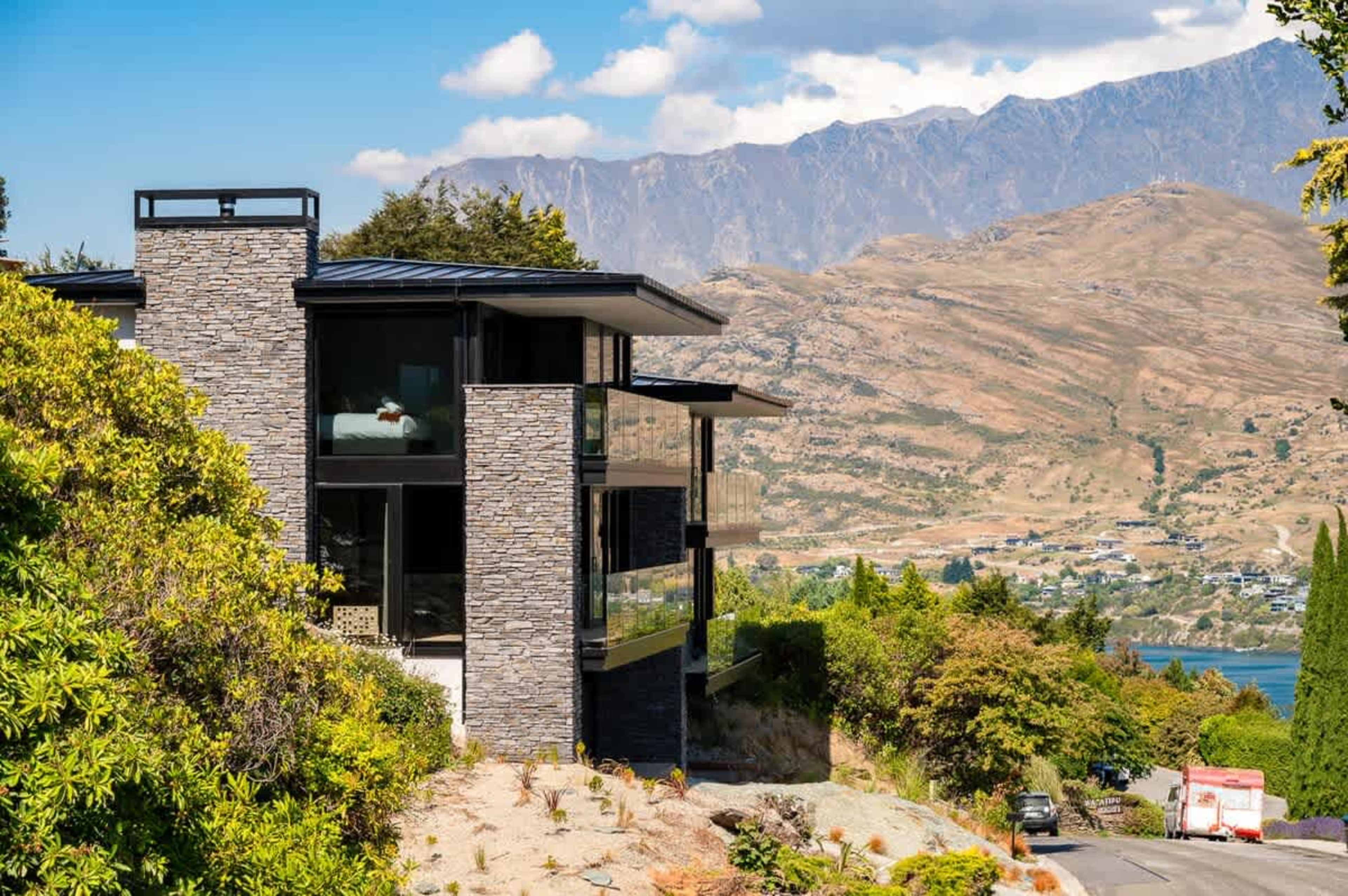 Breathtaking Views of The Remarkables and Lake Wakatipu
Show off the villa's stunning views of The Remarkables and Lake Wakatipu, offering a perfect Queenstown retreat.
