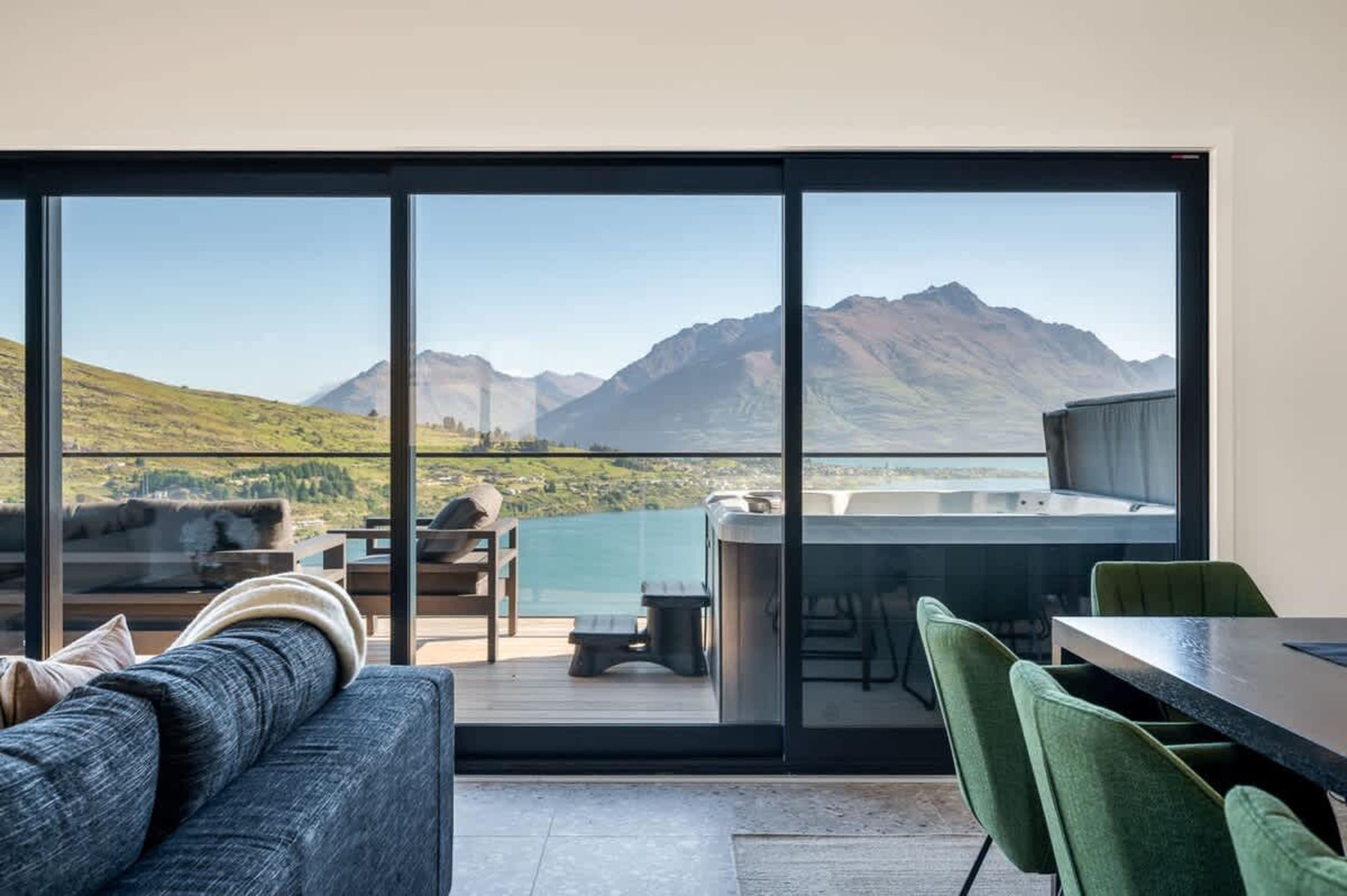 Seamless Indoor-Outdoor Flow – Open the sliding doors to step onto the deck, where you’ll find a BBQ, outdoor seating, and uninterrupted alpine views. The perfect extension of the living room for socializing or relaxing.