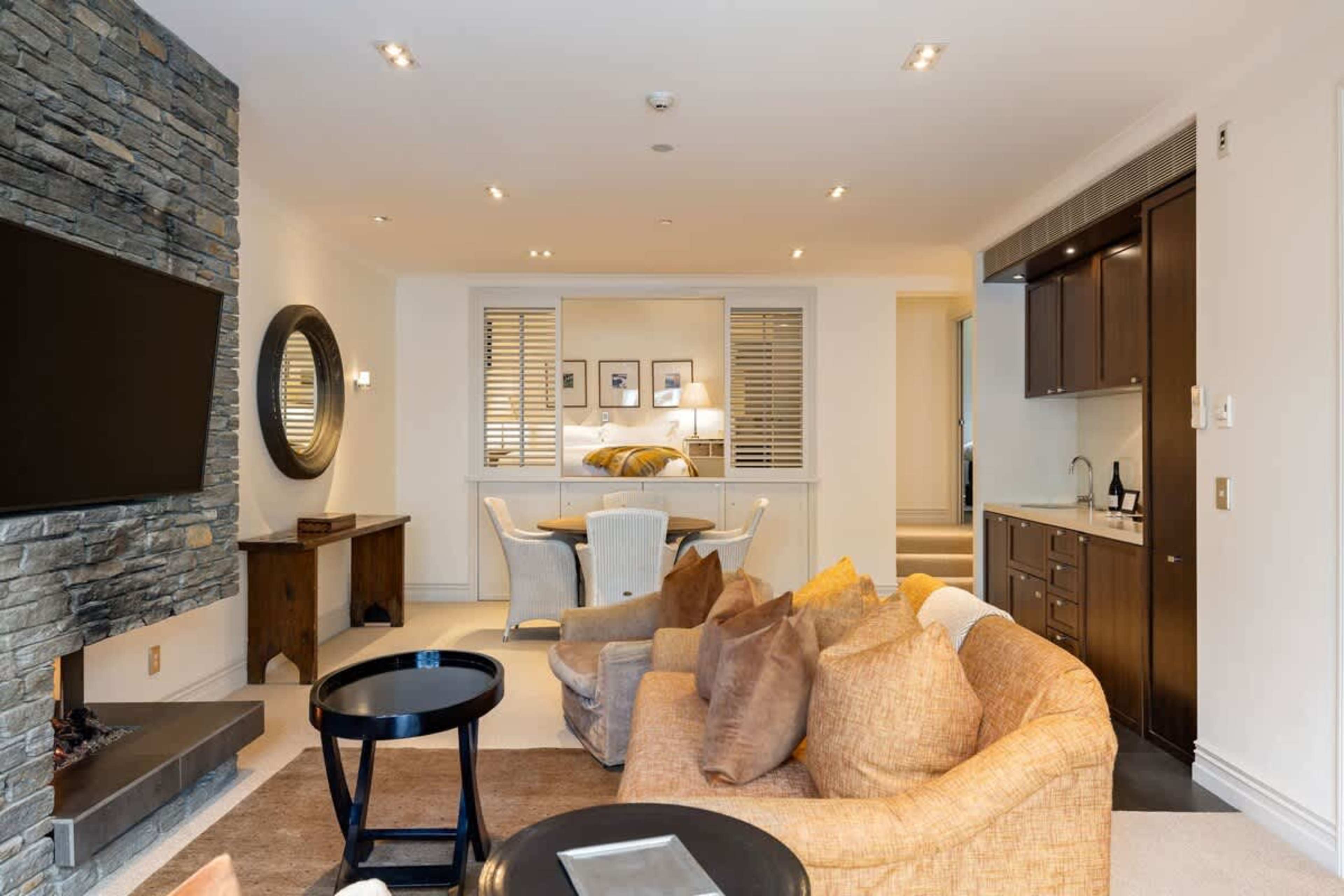 A Queenstown Retreat with a Conservatory Touch – Enjoy the best of both worlds with a cozy lounge and a stunning conservatory, perfect for relaxing after a day of exploring.