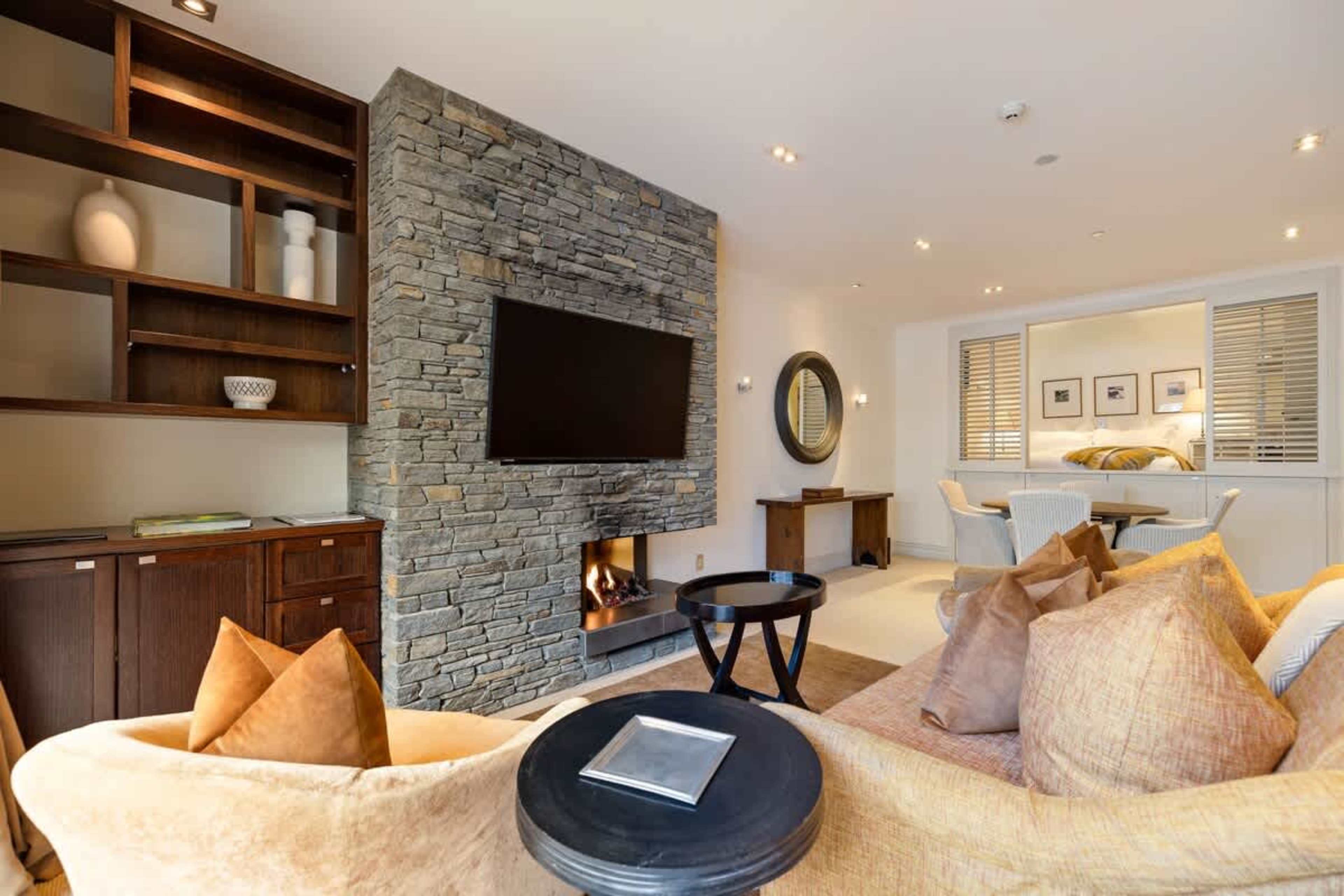 Bright & Airy with Conservatory Charm – This elegant living space offers a gas fire, air-conditioning, and a beautiful conservatory, perfect for soaking in natural light while enjoying the view.