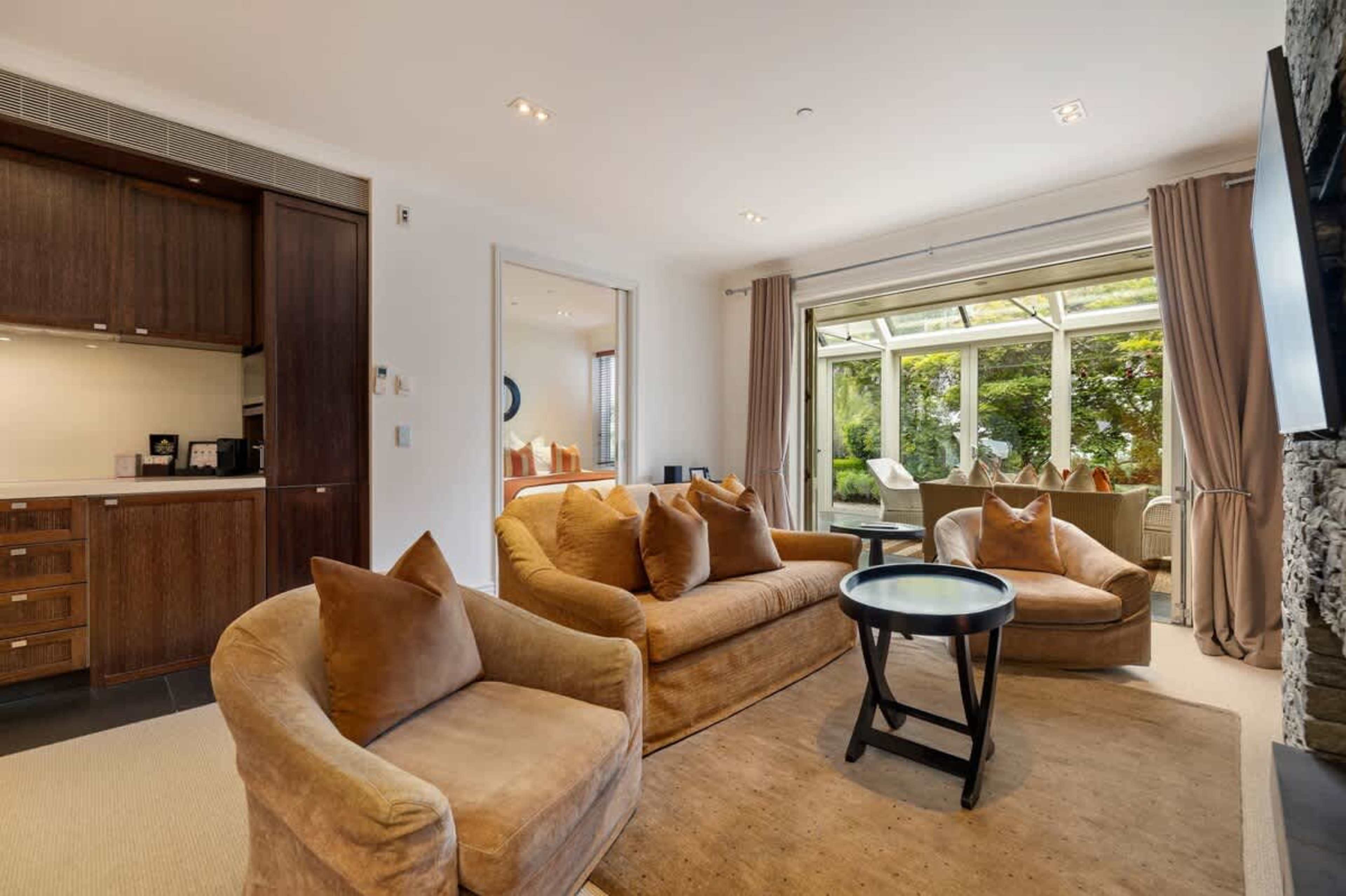Bright & Airy with Conservatory Charm – This elegant living space offers a gas fire, air-conditioning, and a beautiful conservatory, perfect for soaking in natural light while enjoying the view.