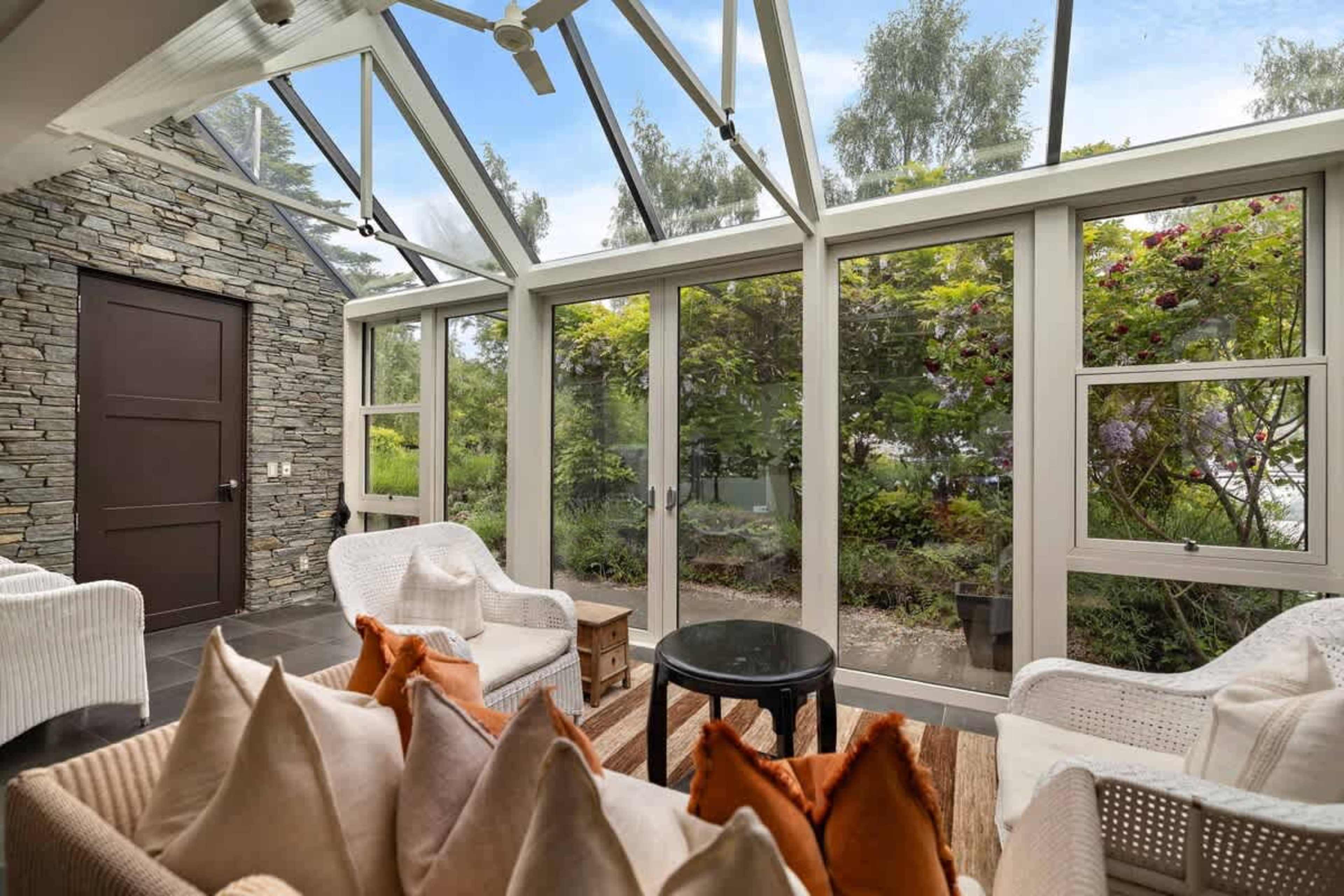 A Front-Row Seat to Nature’s Beauty – Watch the ever-changing colors of Lake Wakatipu and the Remarkables from this warm, sunlit conservatory.
