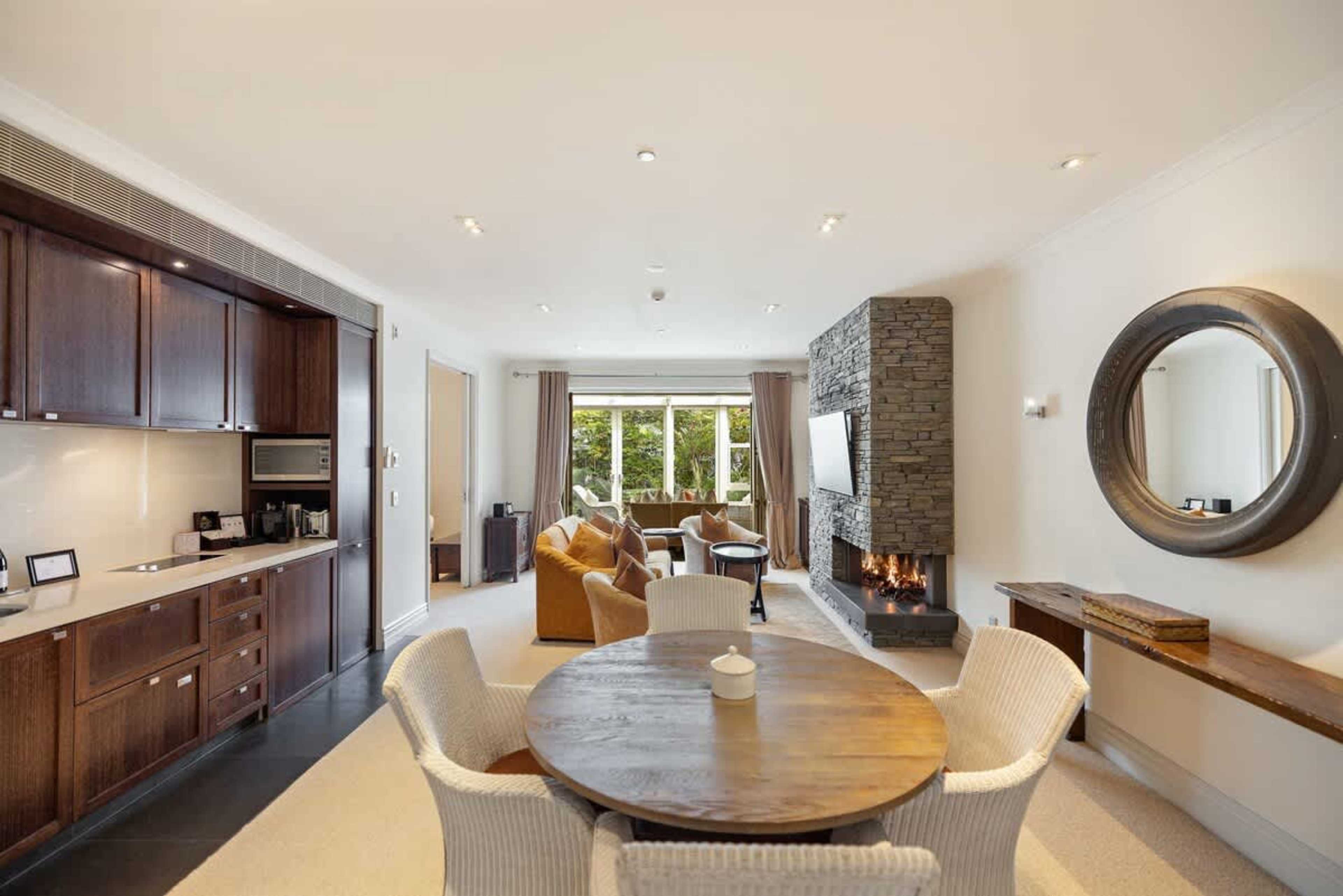 Dine in Style – The elegant dining area offers a beautiful setting for meals, whether enjoying a homemade dinner or indulging in Queenstown’s finest takeaway.