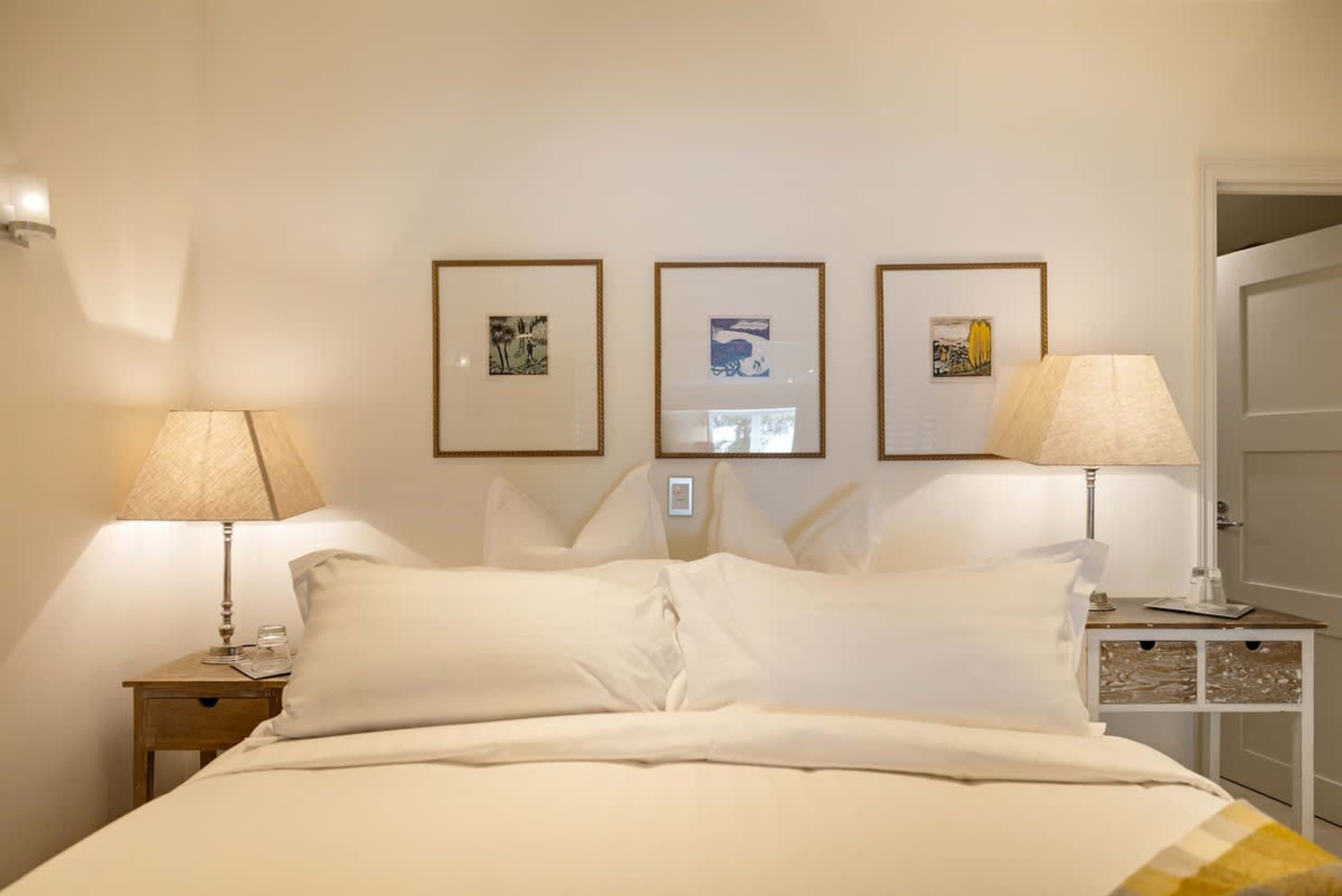 A Haven of Relaxation – With air-conditioning, a brand-new king bed, and no street noise, this master suite is the perfect escape after a day exploring Queenstown.