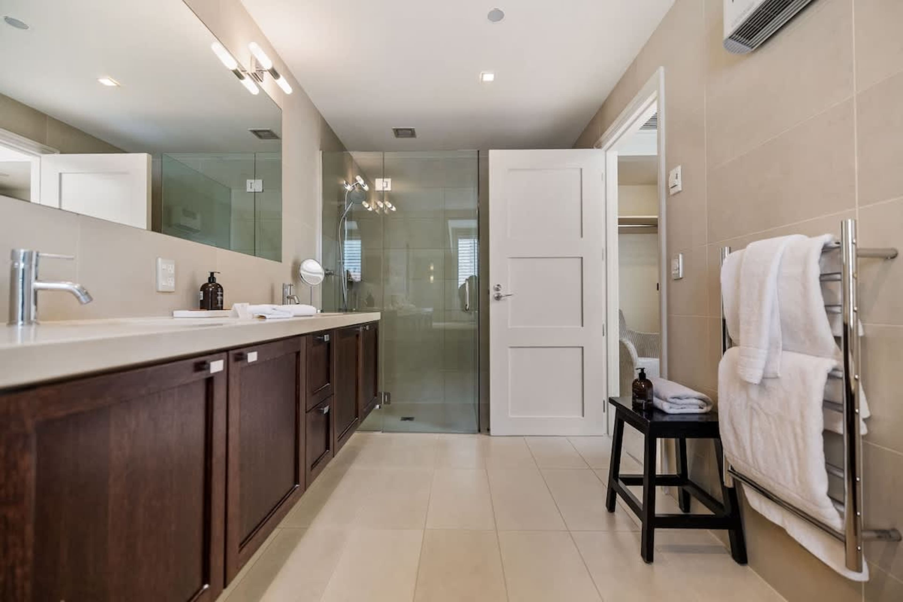 Elegant Ensuite Retreat – Relax and refresh in this stylish bathroom, featuring luxe hotel-grade toweling, premium toiletries, and cozy bathrobes and slippers for the ultimate comfort.