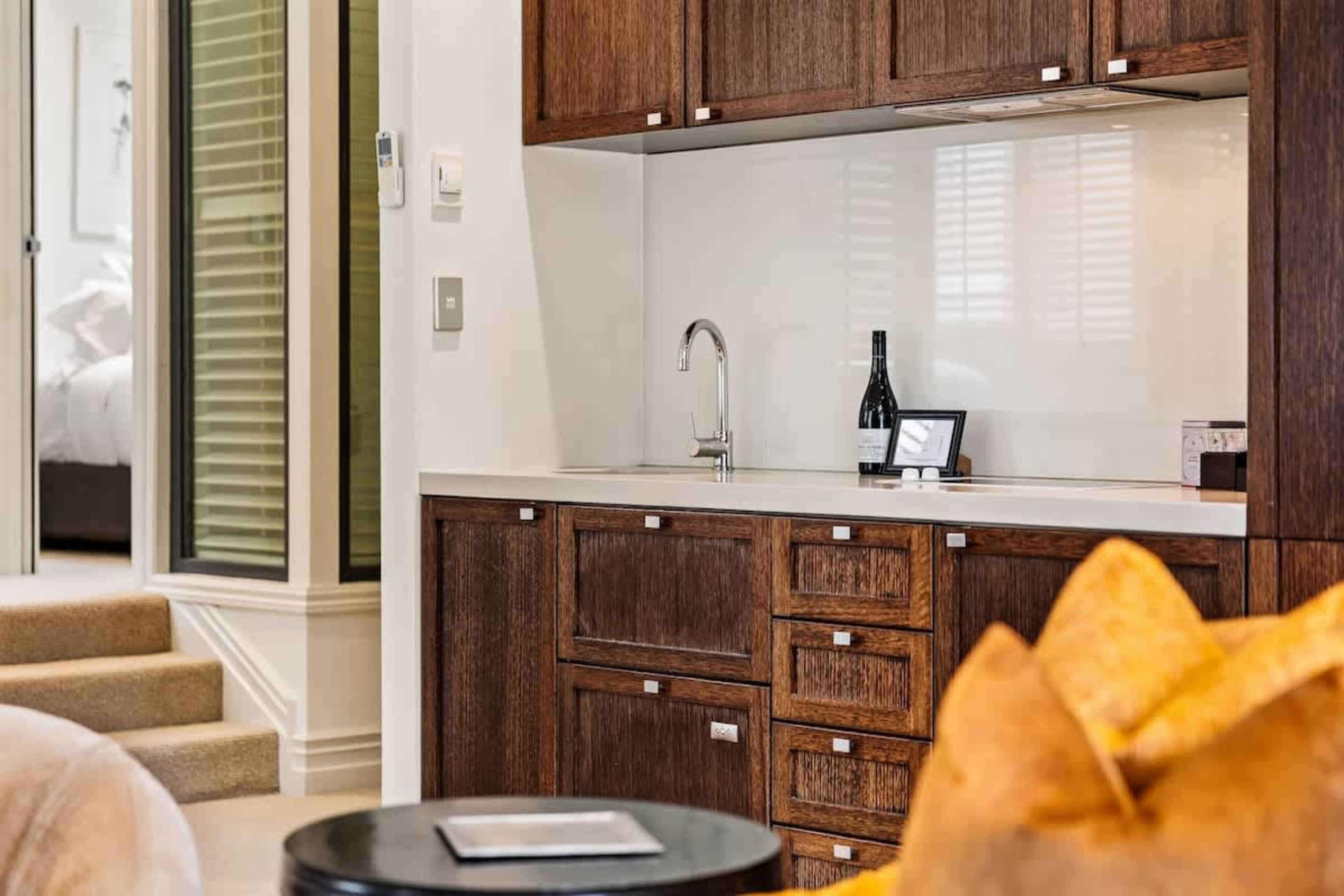 Wake Up to Nespresso & Mountain Views – Start your day with a fresh Nespresso in this stylish, fully equipped kitchen, perfect for effortless dining before heading out to explore Queenstown.