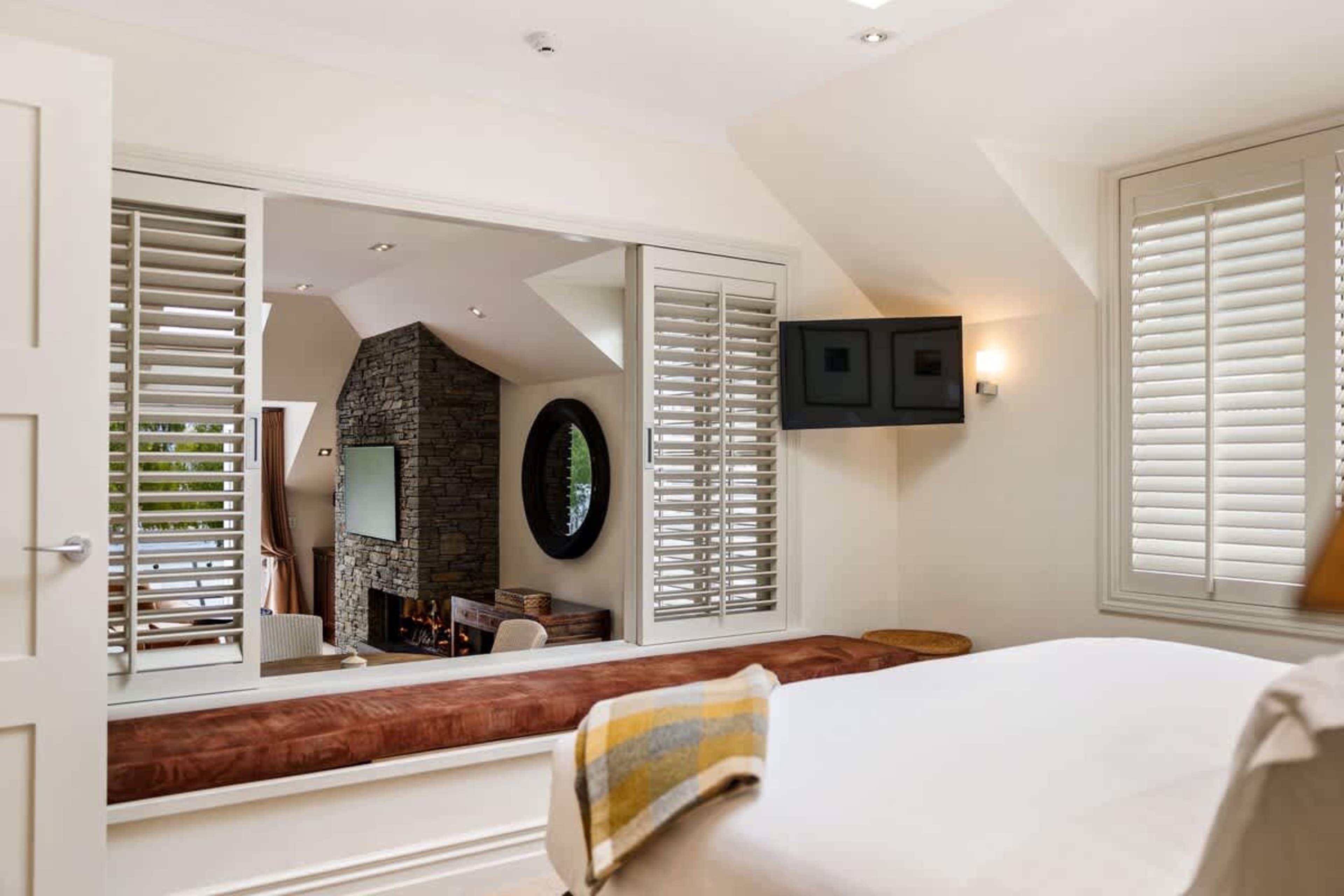 Uninterrupted Sleep & Comfort – This spacious master bedroom offers a brand-new, plush bed, luxury linen, blackout blinds, and no street noise, ensuring a restful night in your private, air-conditioned haven.