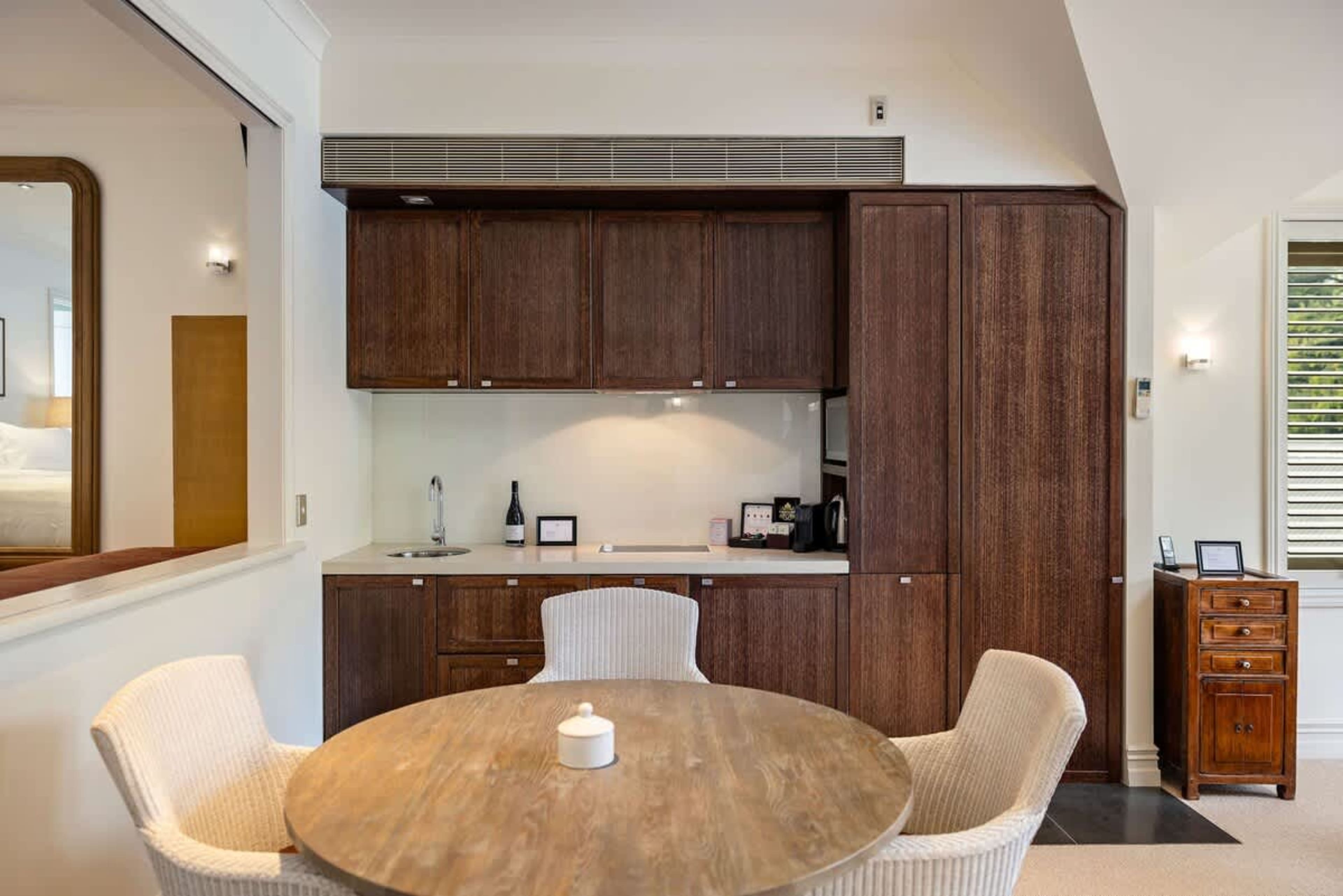 Gourmet Kitchen with Nespresso – Wake up to a fresh Nespresso coffee in this stylish, well-equipped kitchen with everything you need for a comfortable stay.