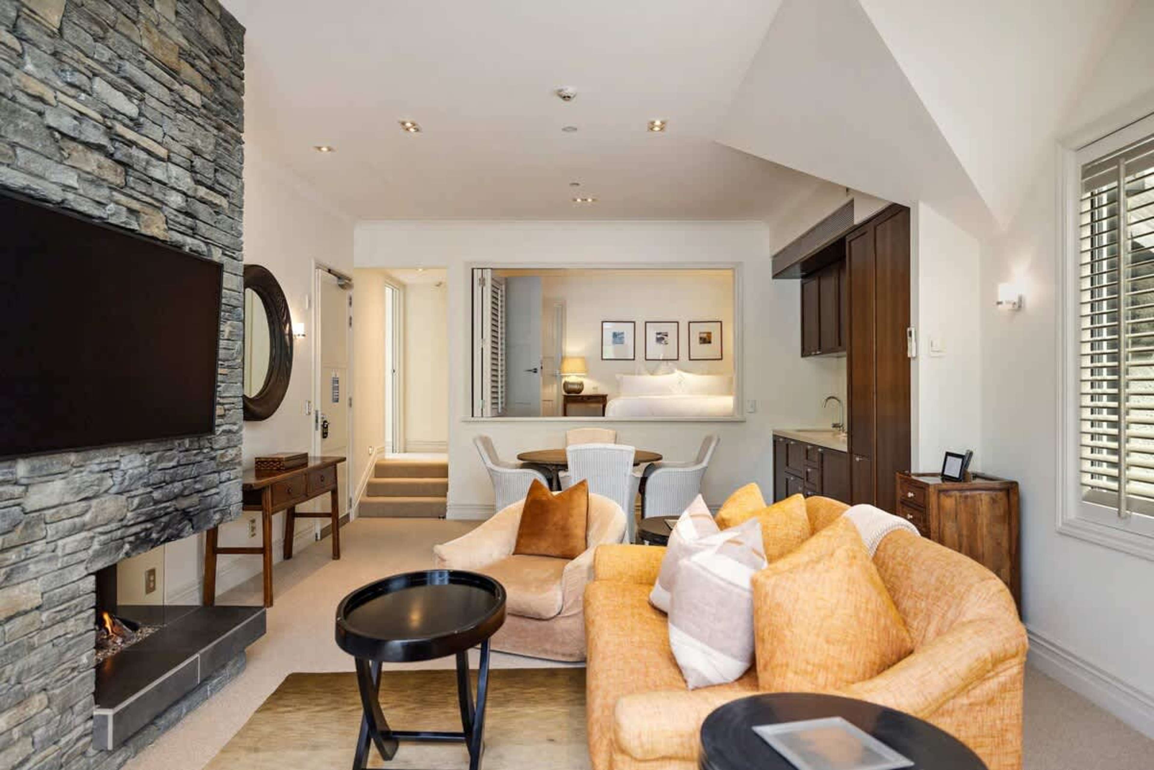 Year-Round Comfort & Style – Whether you're warming up by the gas fireplace in winter or enjoying fresh alpine air on the balcony in summer, this living space is the perfect escape.