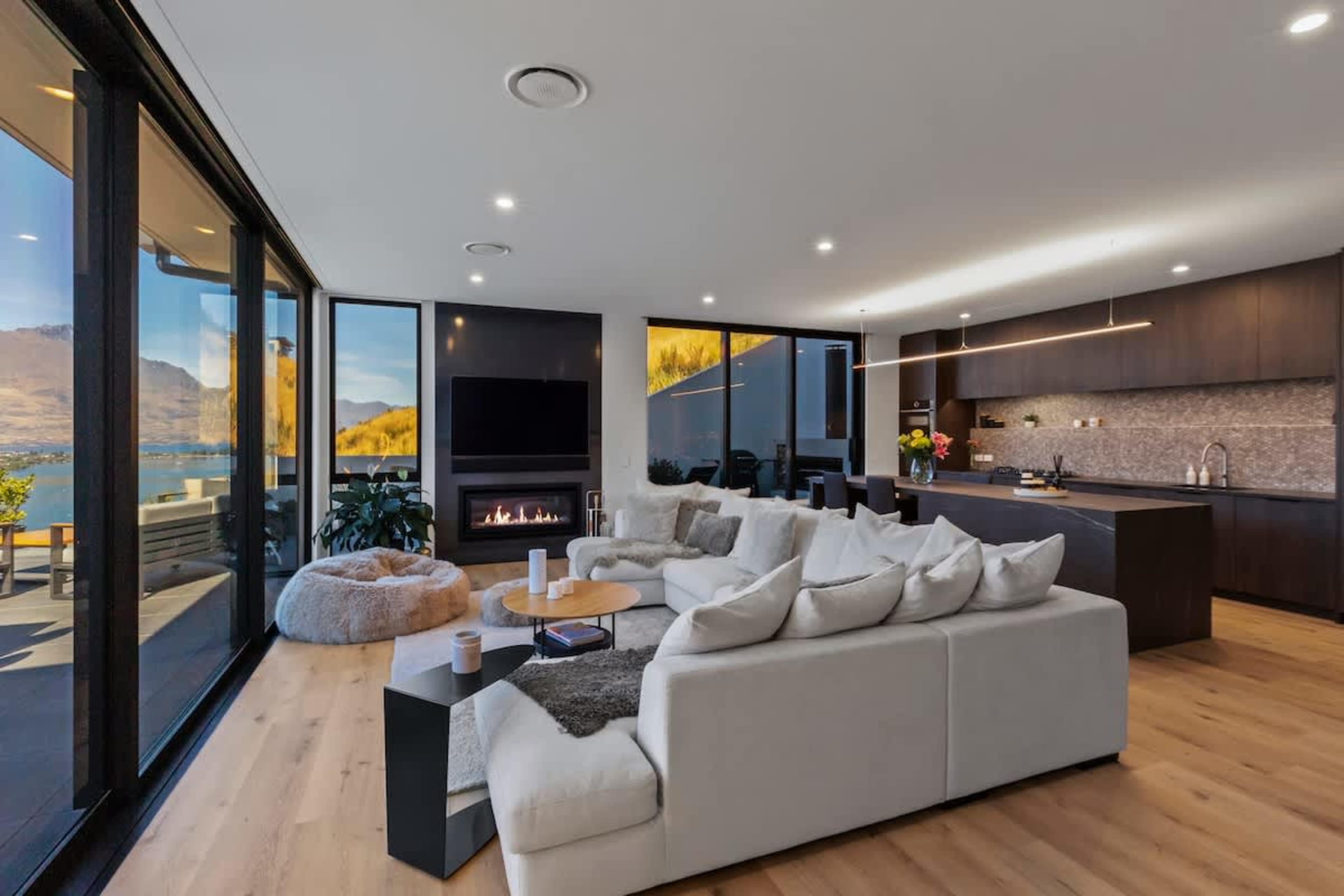 Sink into the sofa as floor-to-ceiling windows frame Lake Wakatipu and the Remarkables. Evenings are best spent by the crackling fireplace with a Central Otago pinot in hand.