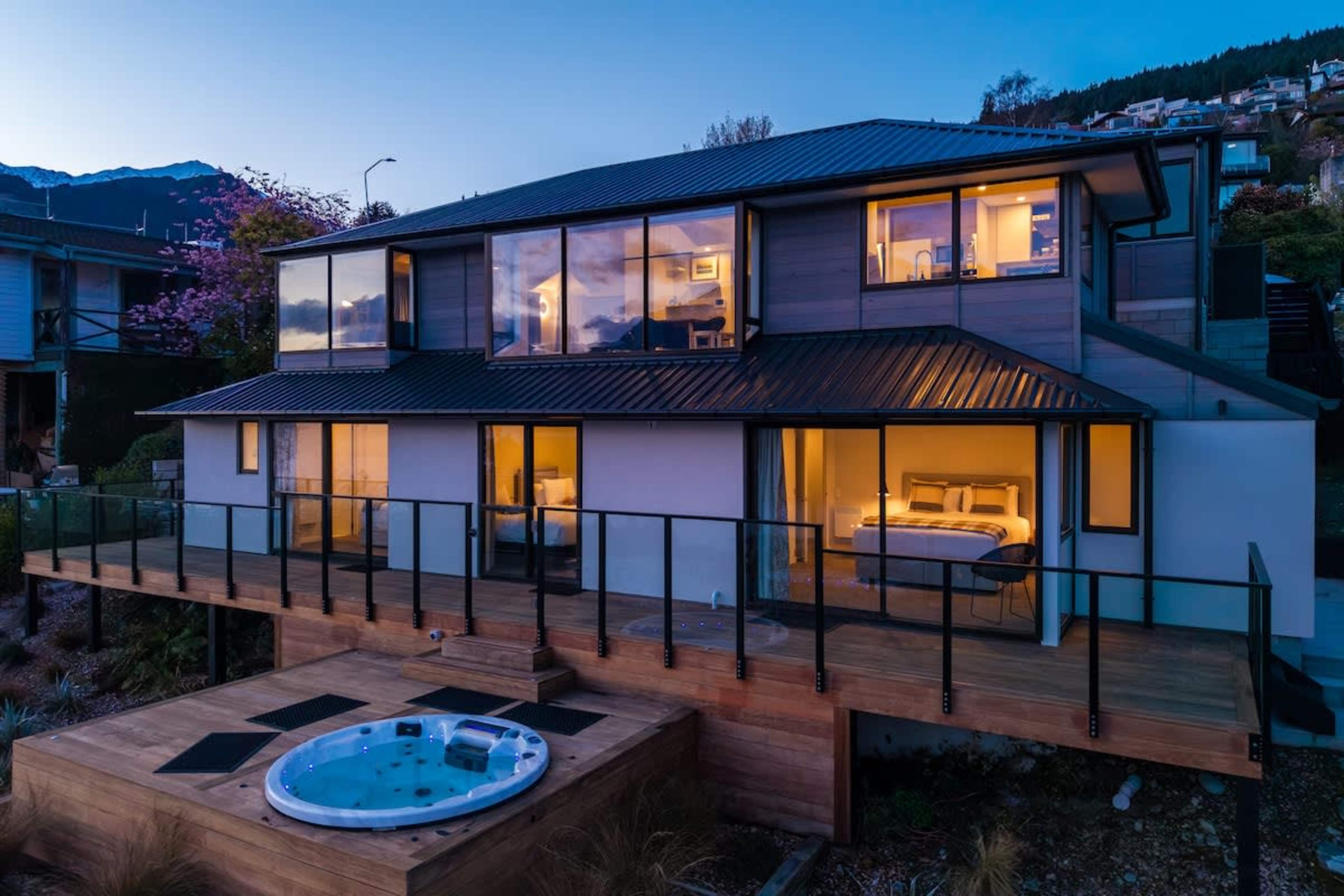 Earnslaw Terrace Luxury Villa