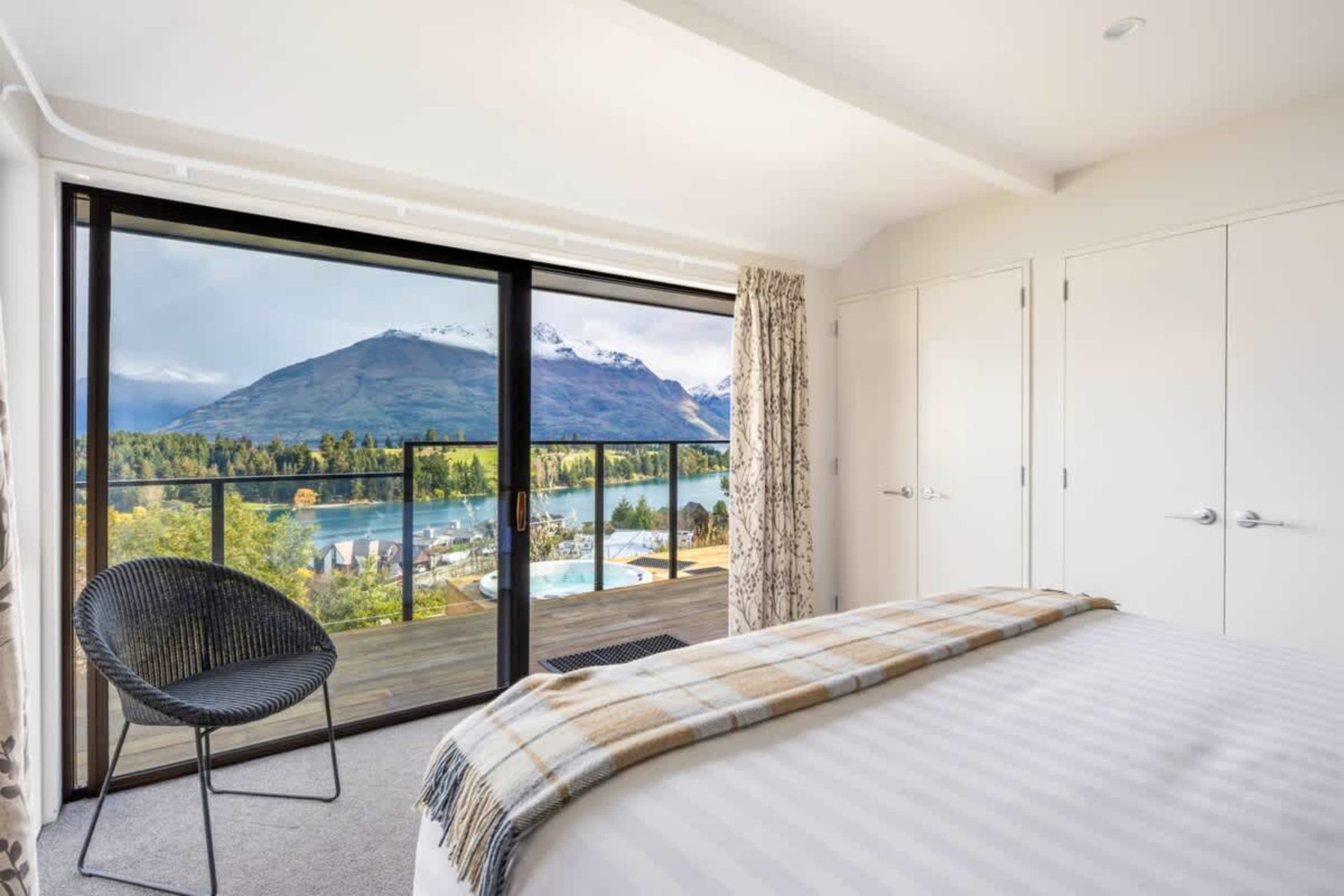 Earnslaw Terrace Luxury Villa