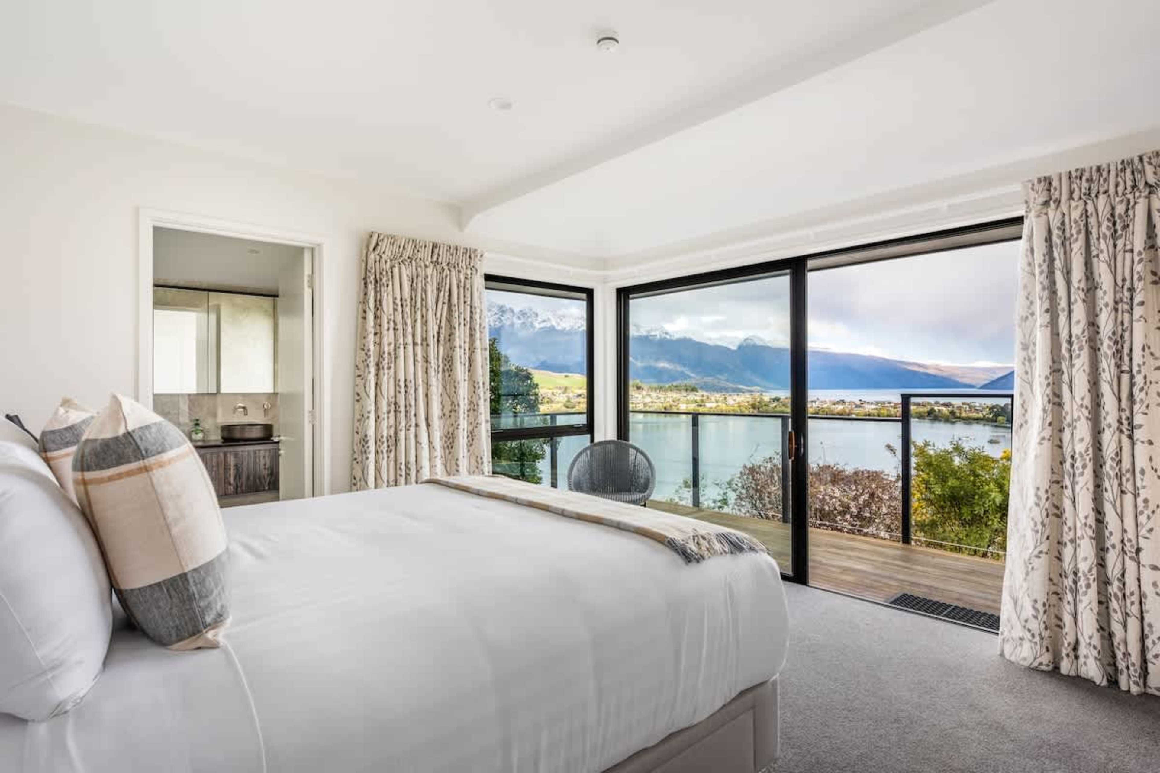 Earnslaw Terrace Luxury Villa