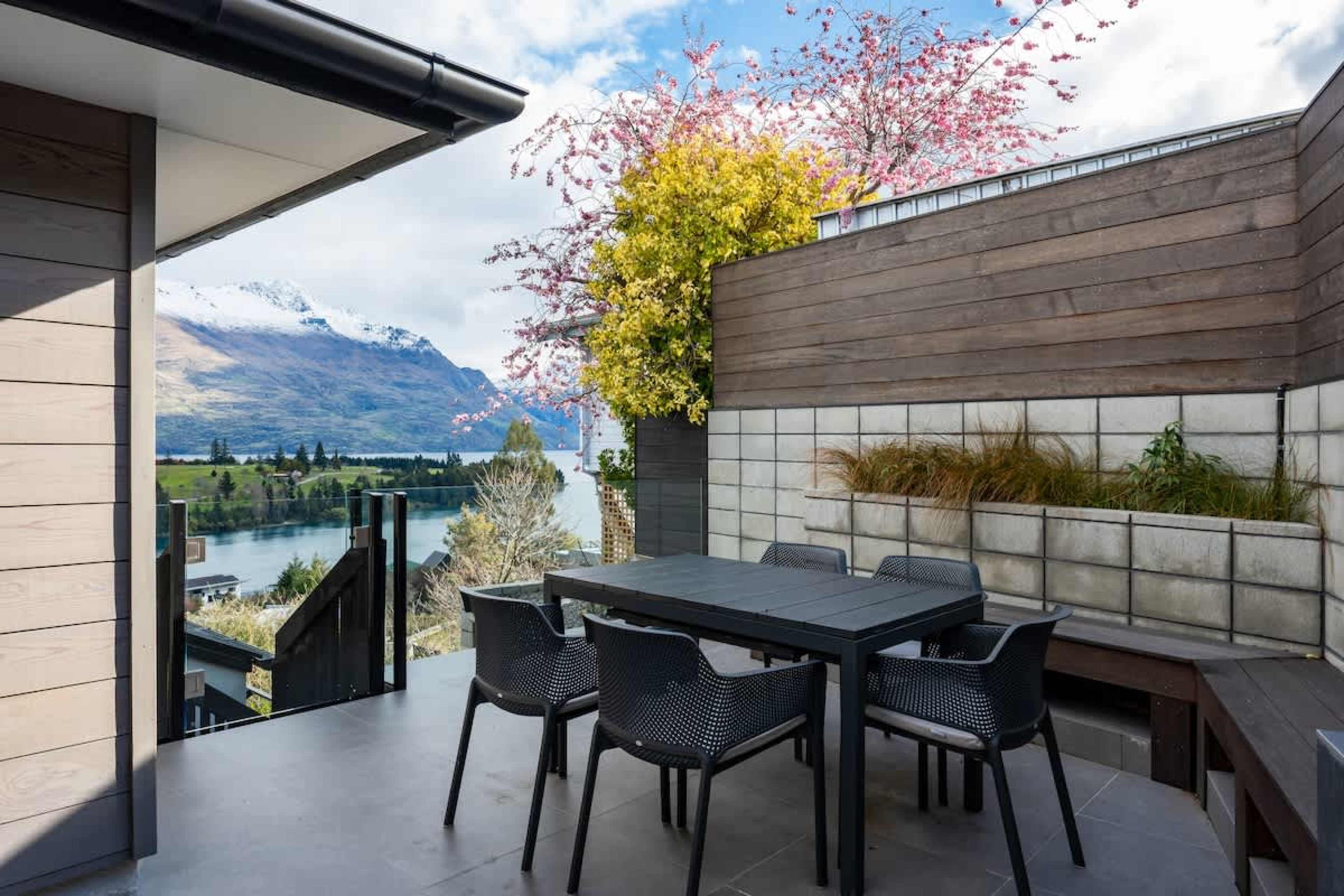 Earnslaw Terrace Luxury Villa
