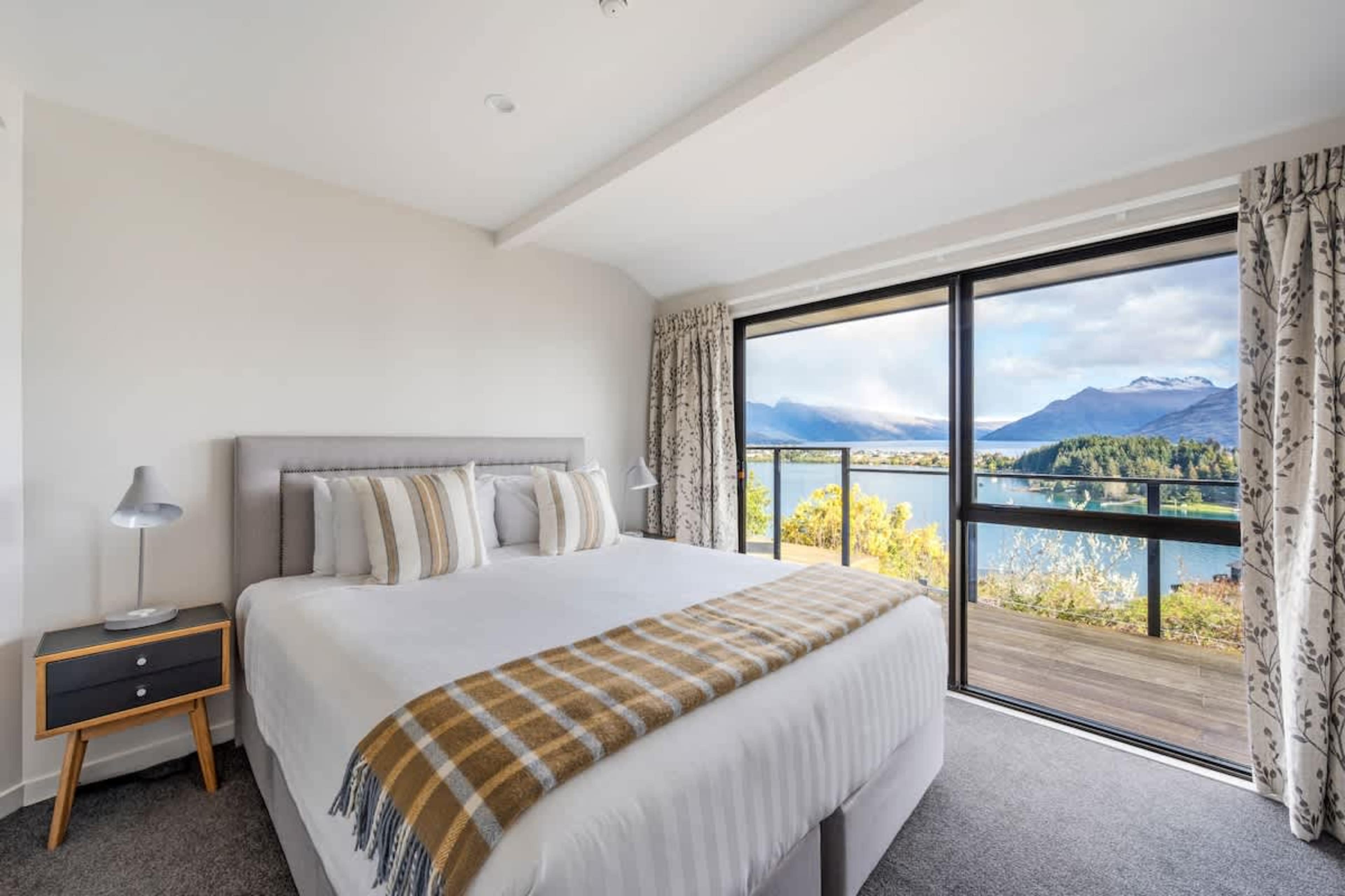 Earnslaw Terrace Luxury Villa