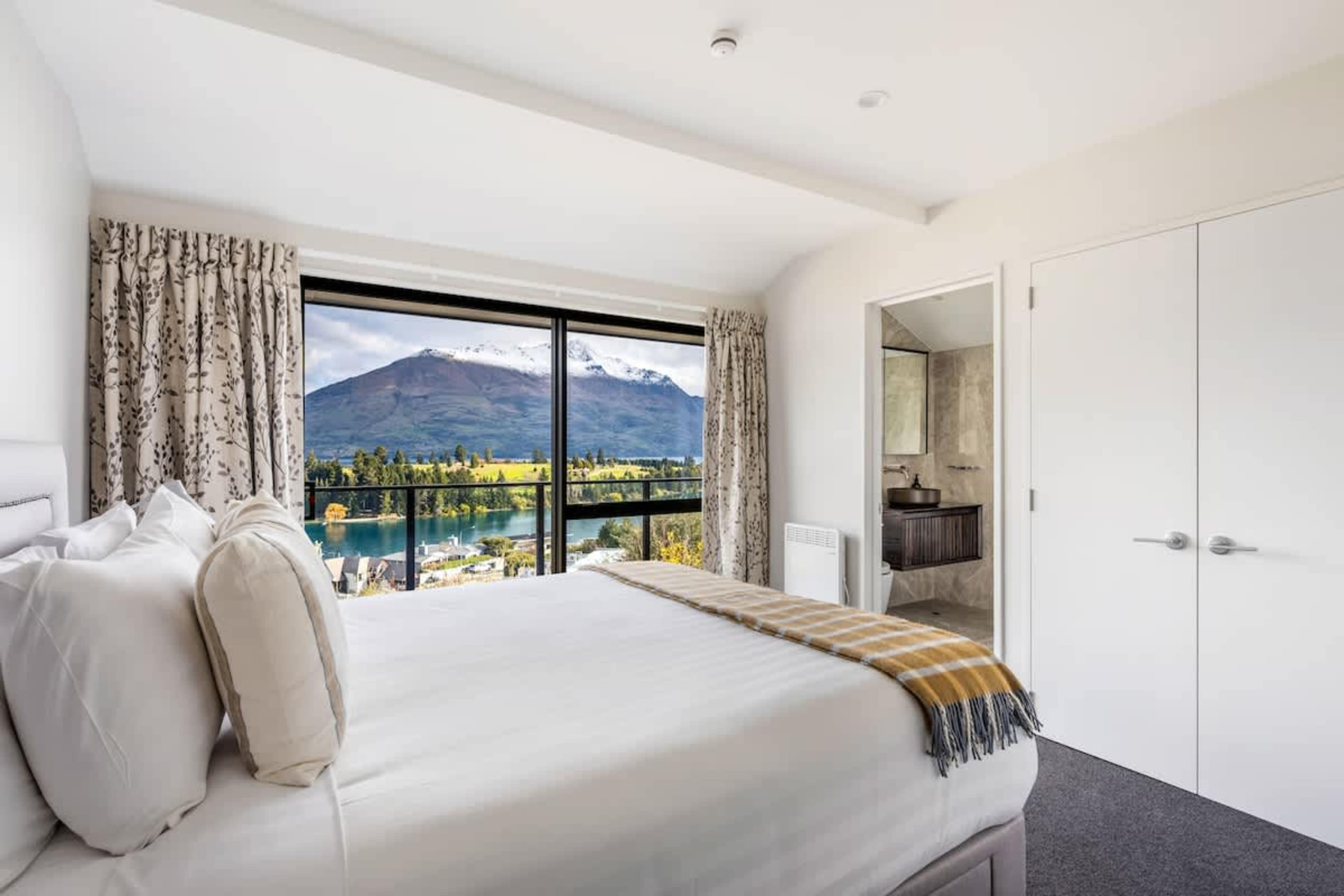 Earnslaw Terrace Luxury Villa