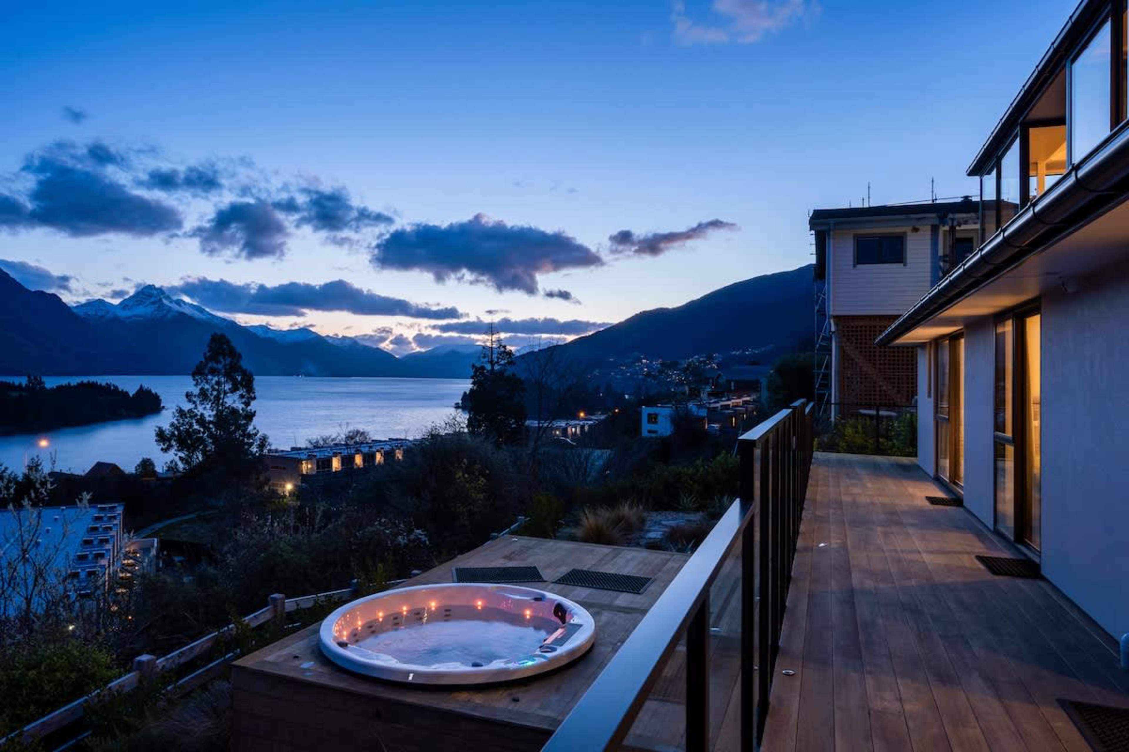 Earnslaw Terrace Luxury Villa