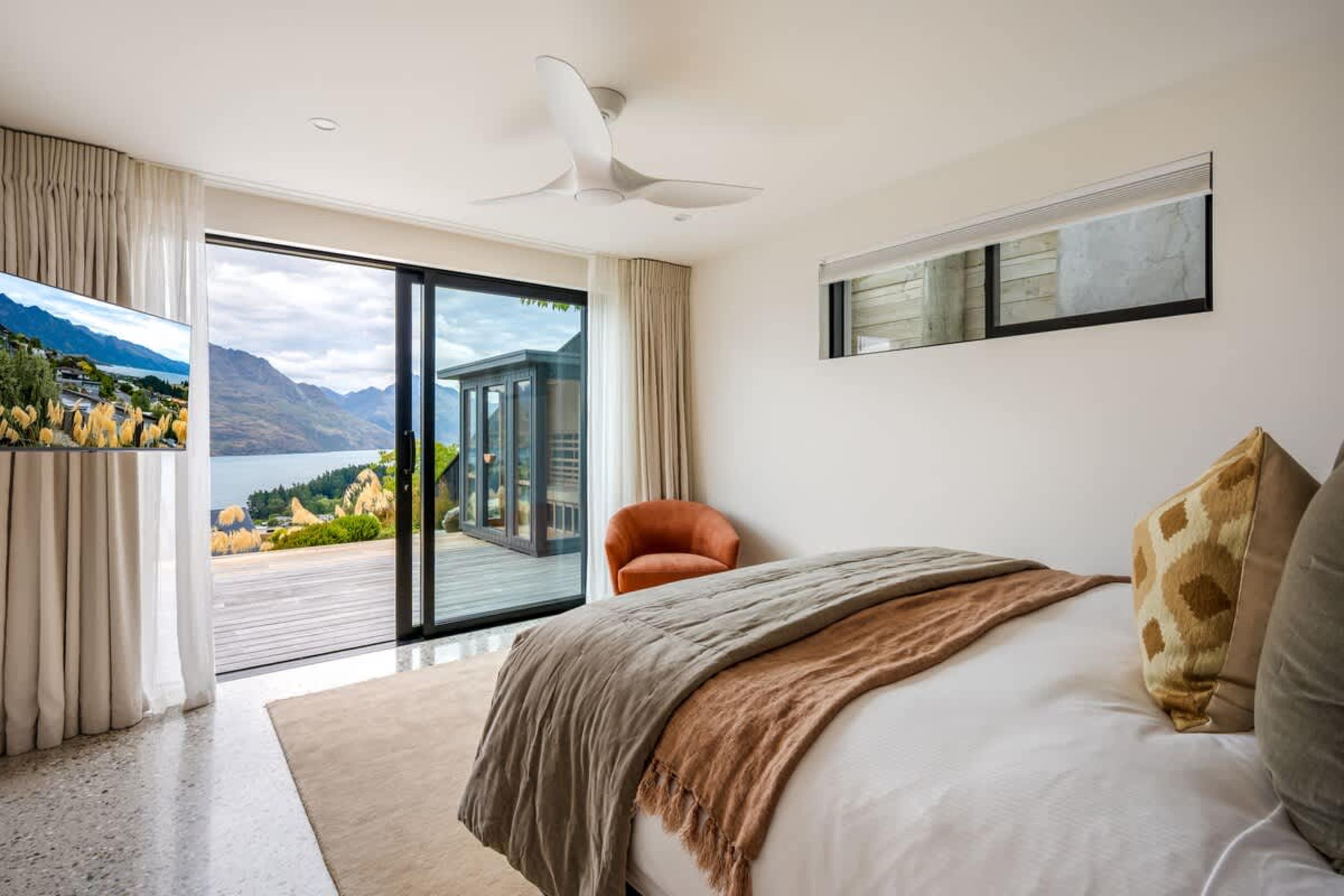 Comfort and style combined
Sink into plush bedding and enjoy a restful night in this stylish, peaceful bedroom. Large windows fill the room with natural light and frame stunning alpine and lake views.