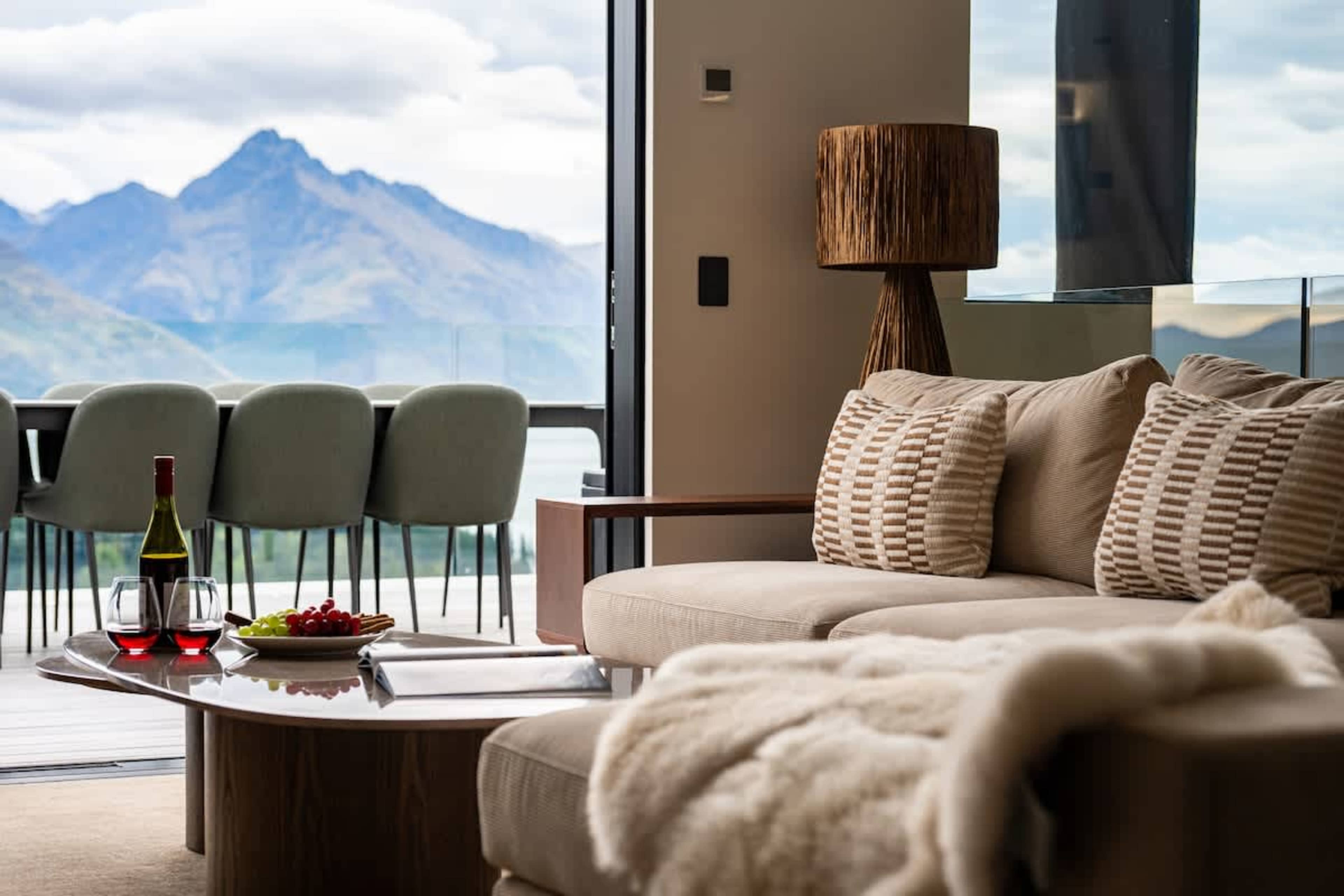 Spacious luxury lounge
Enjoy generous space for family, friends, or quiet reflection. The lounge offers comfort without compromising on style or sophistication.