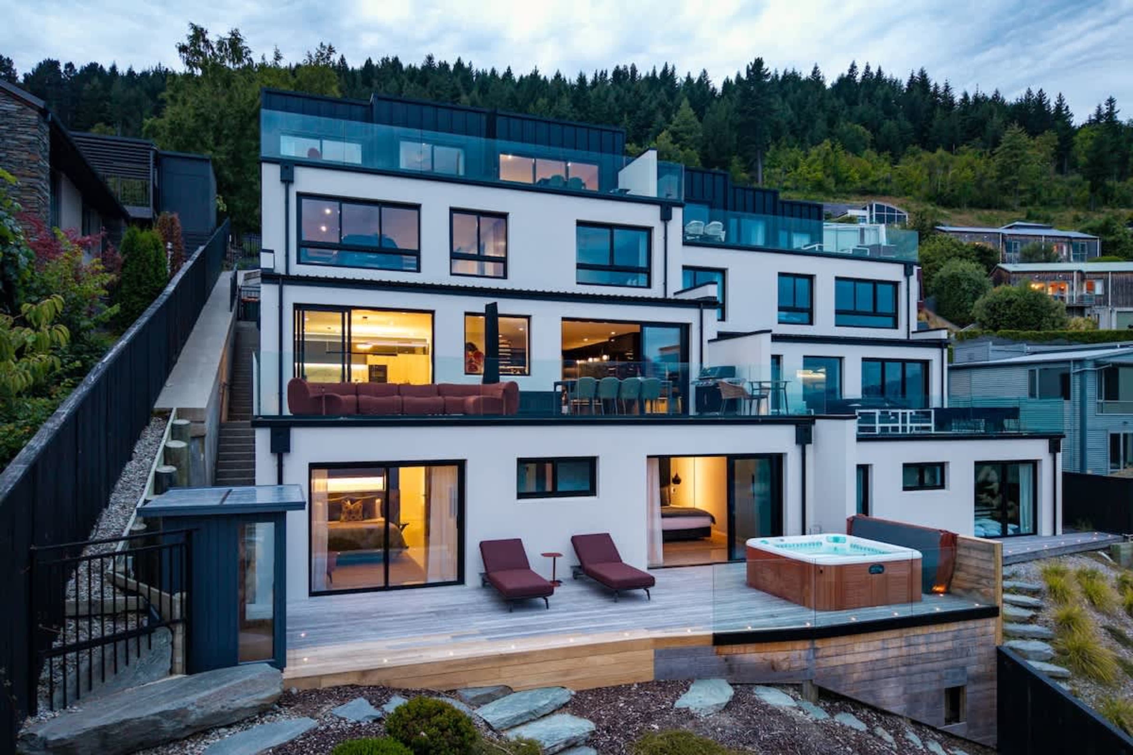 Solara Lodge