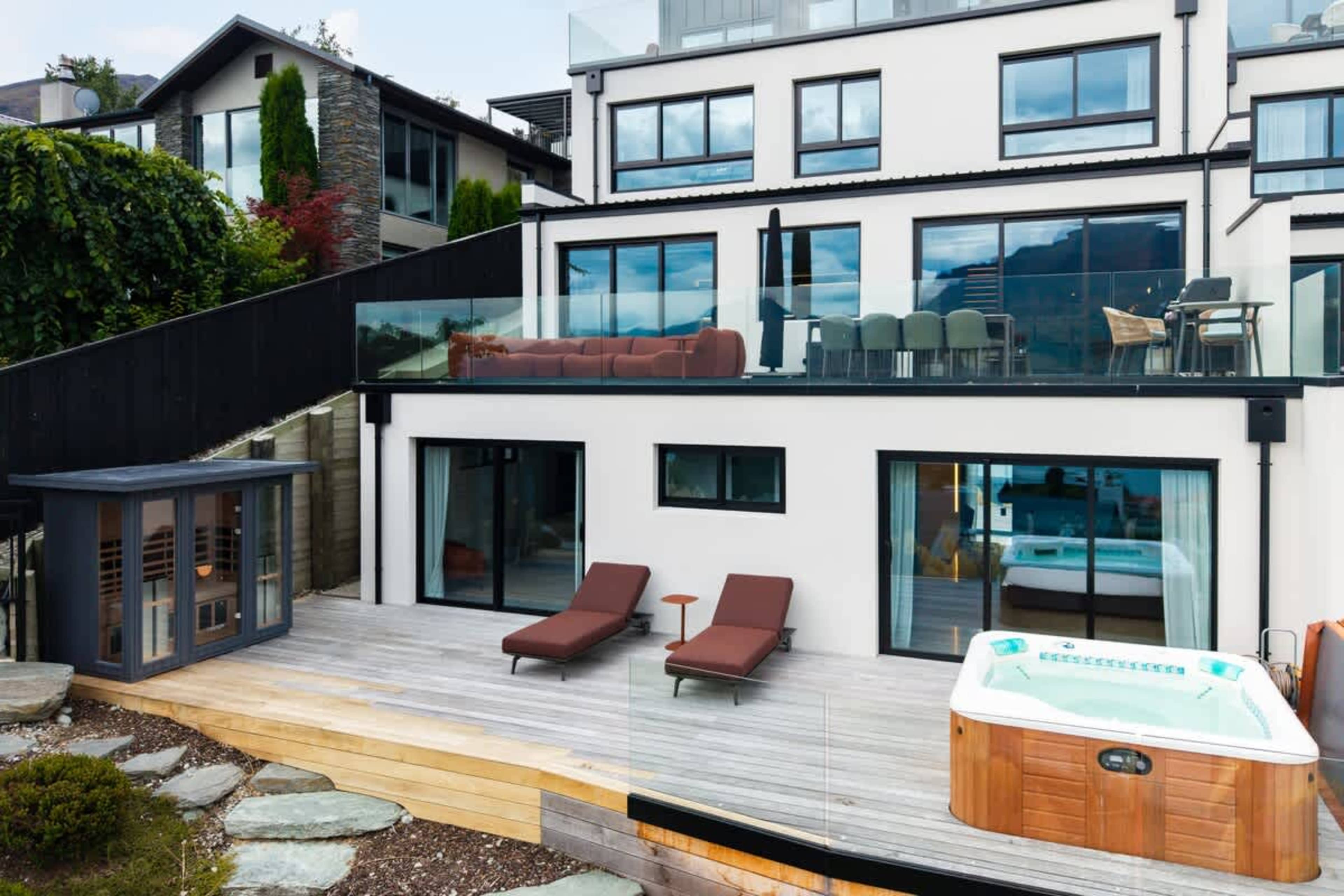 Solara Lodge