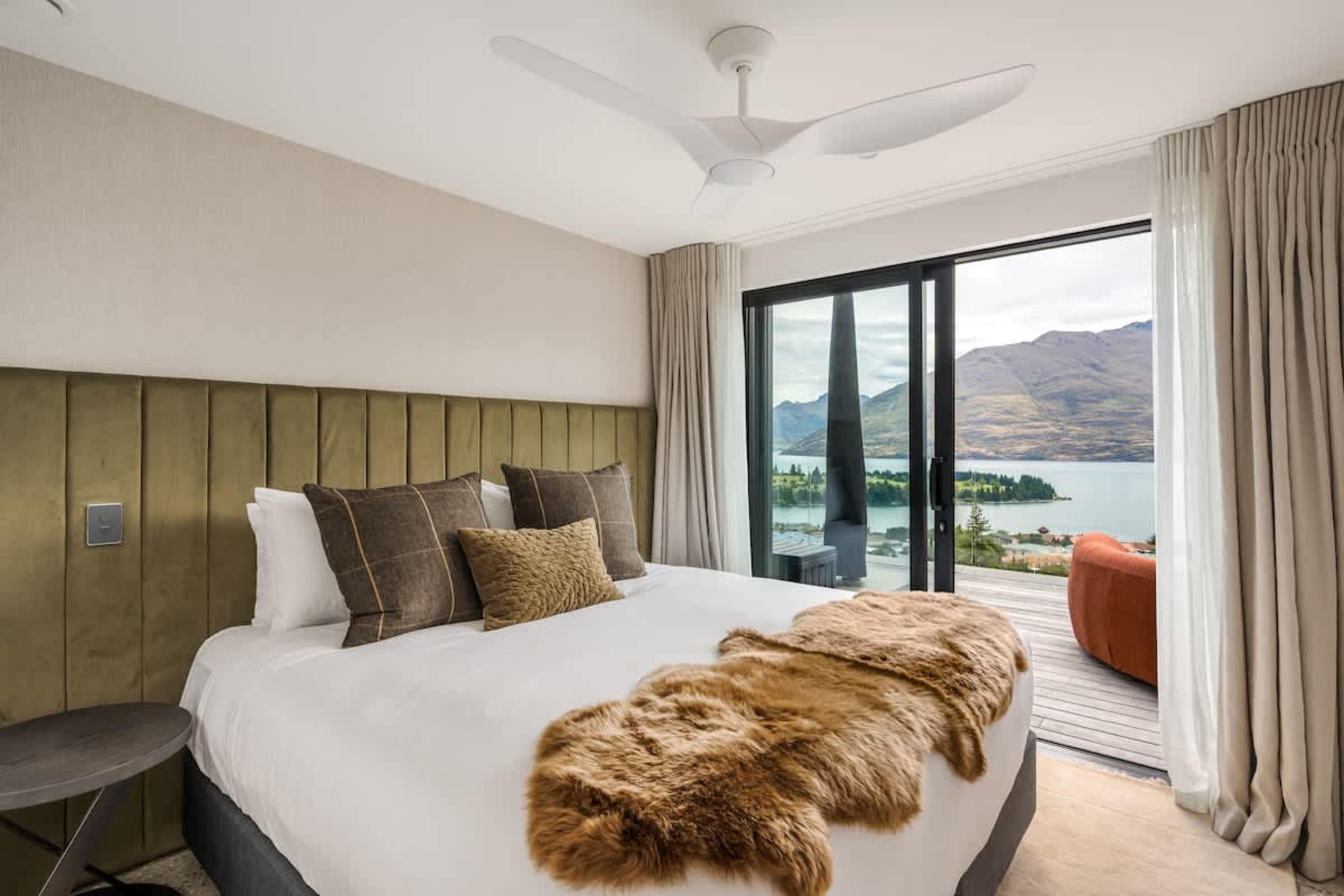 Versatile luxury suite
Bedroom 4 features a private ensuite and plush, hotel-grade bedding for ultimate comfort. The room can easily be configured as a king or split into two singles, making it perfect for couples or friends traveling together.