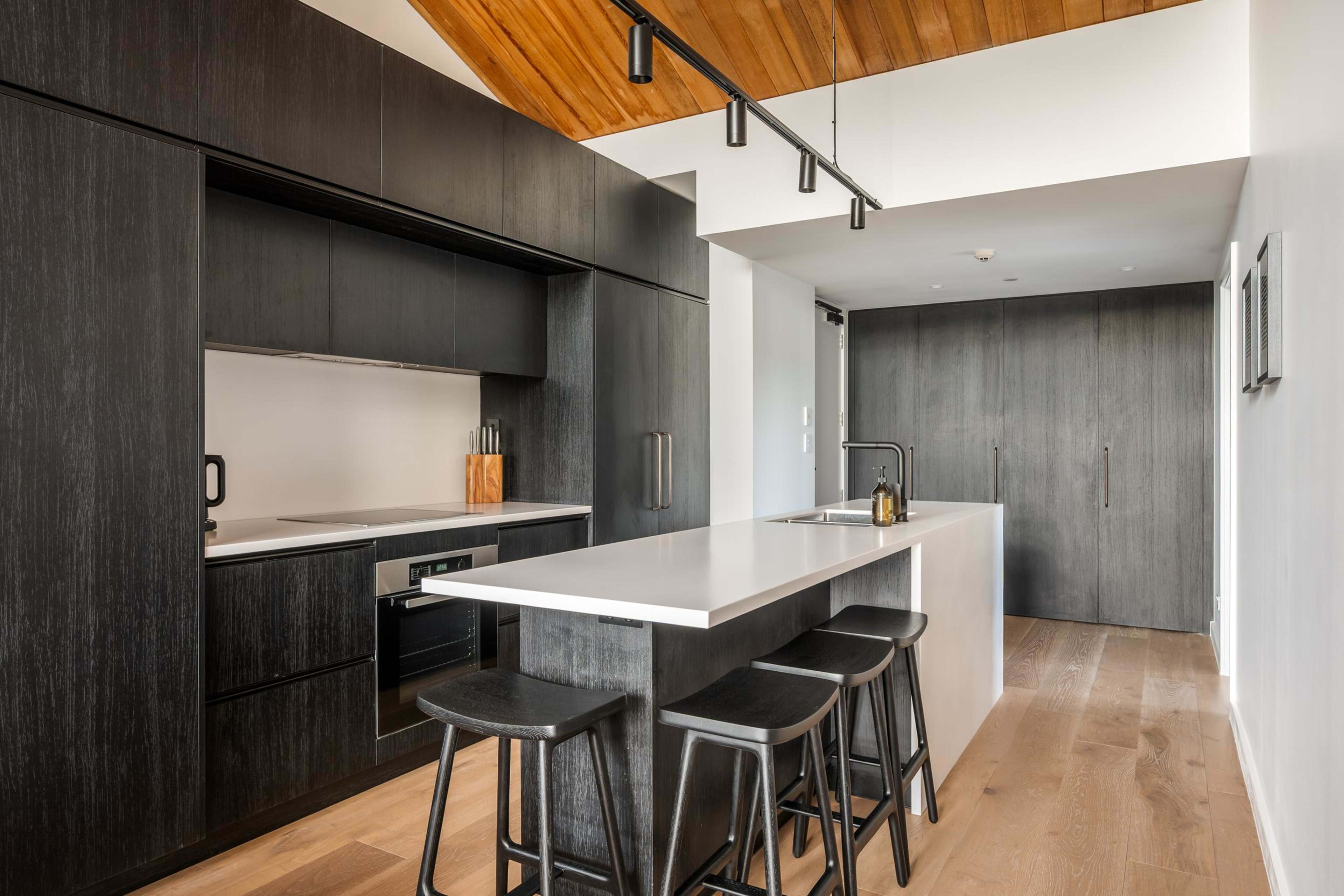 Kitchen with breakfast bar