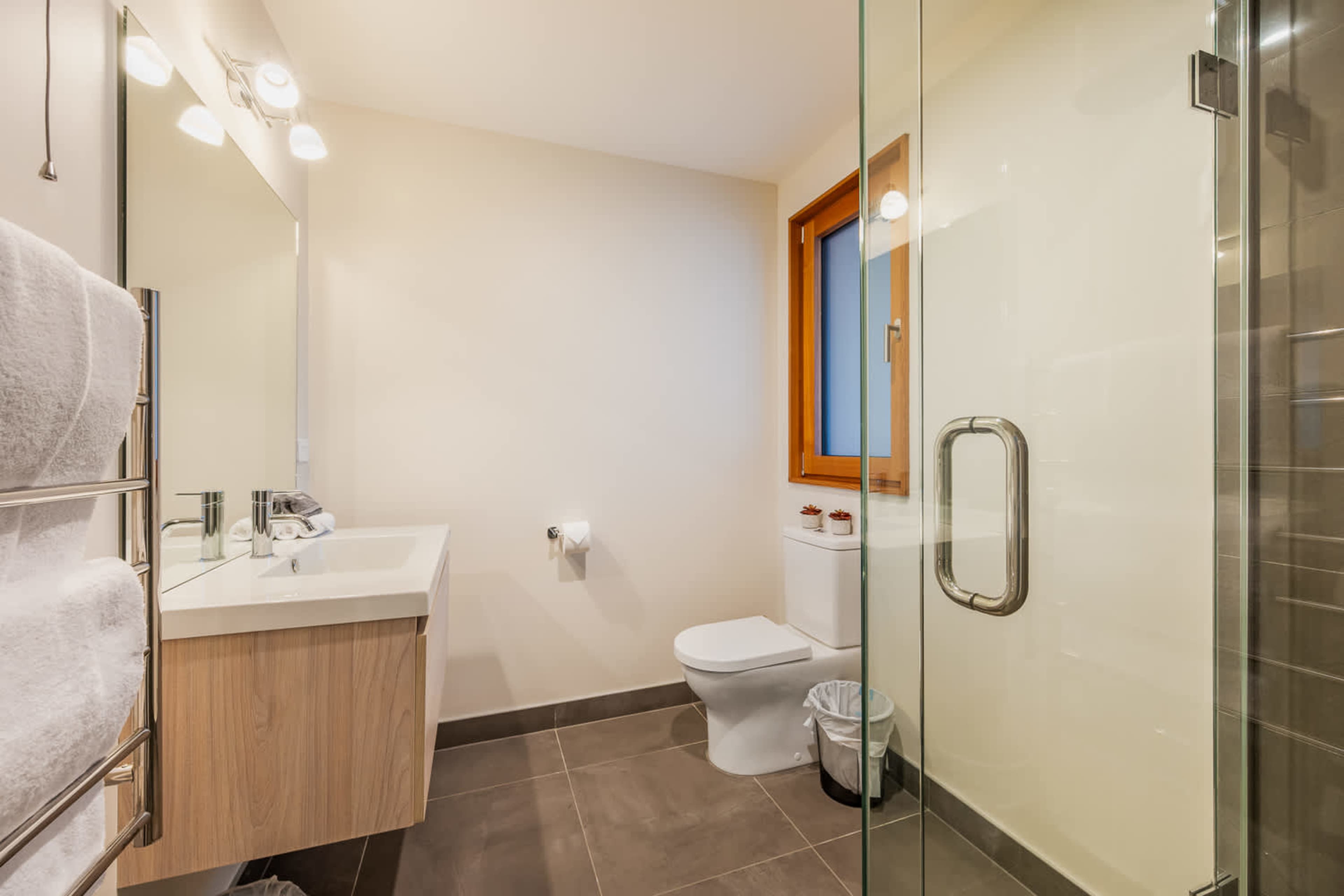 Self-contained unit - Bathroom