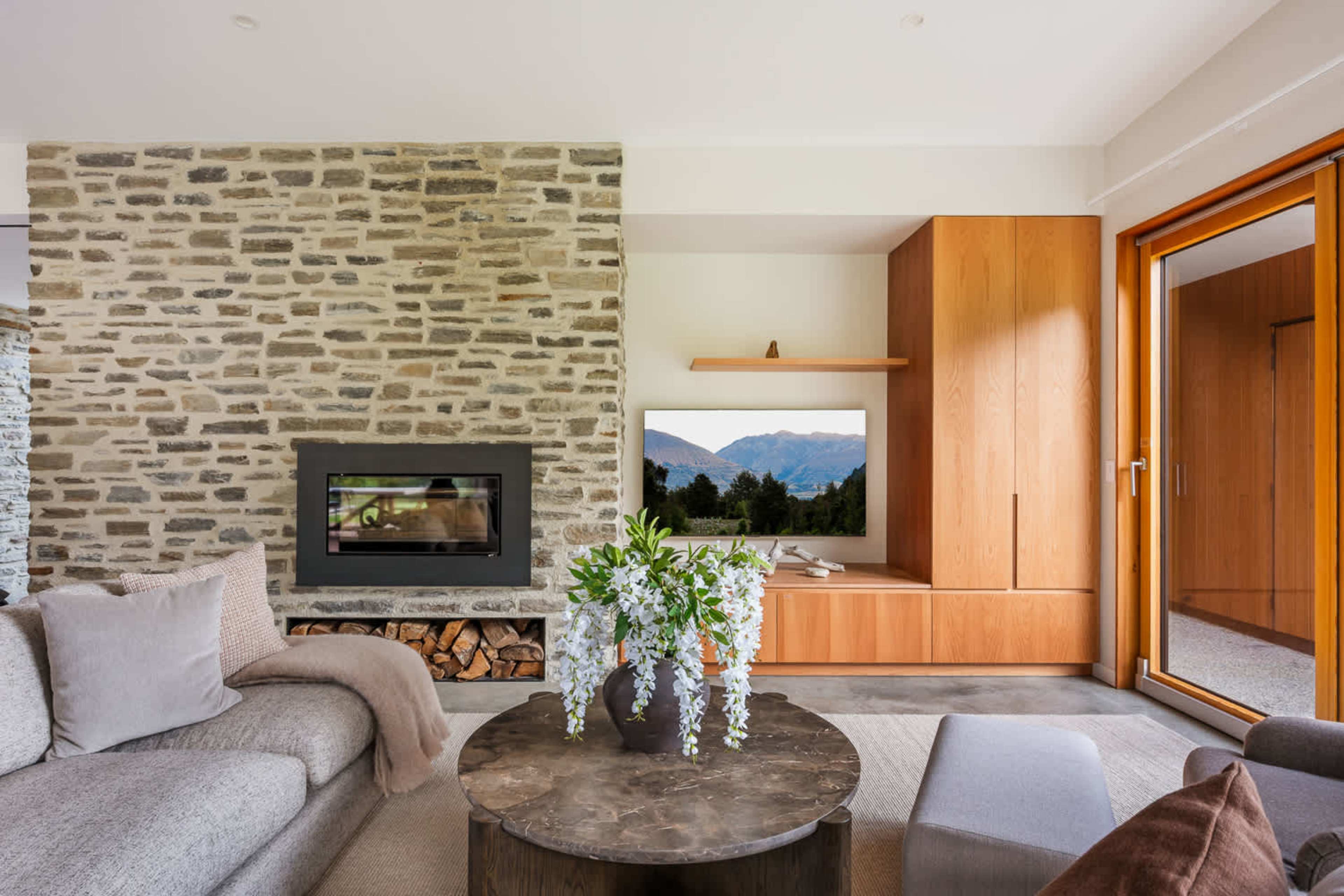 Living room with fireplace 
