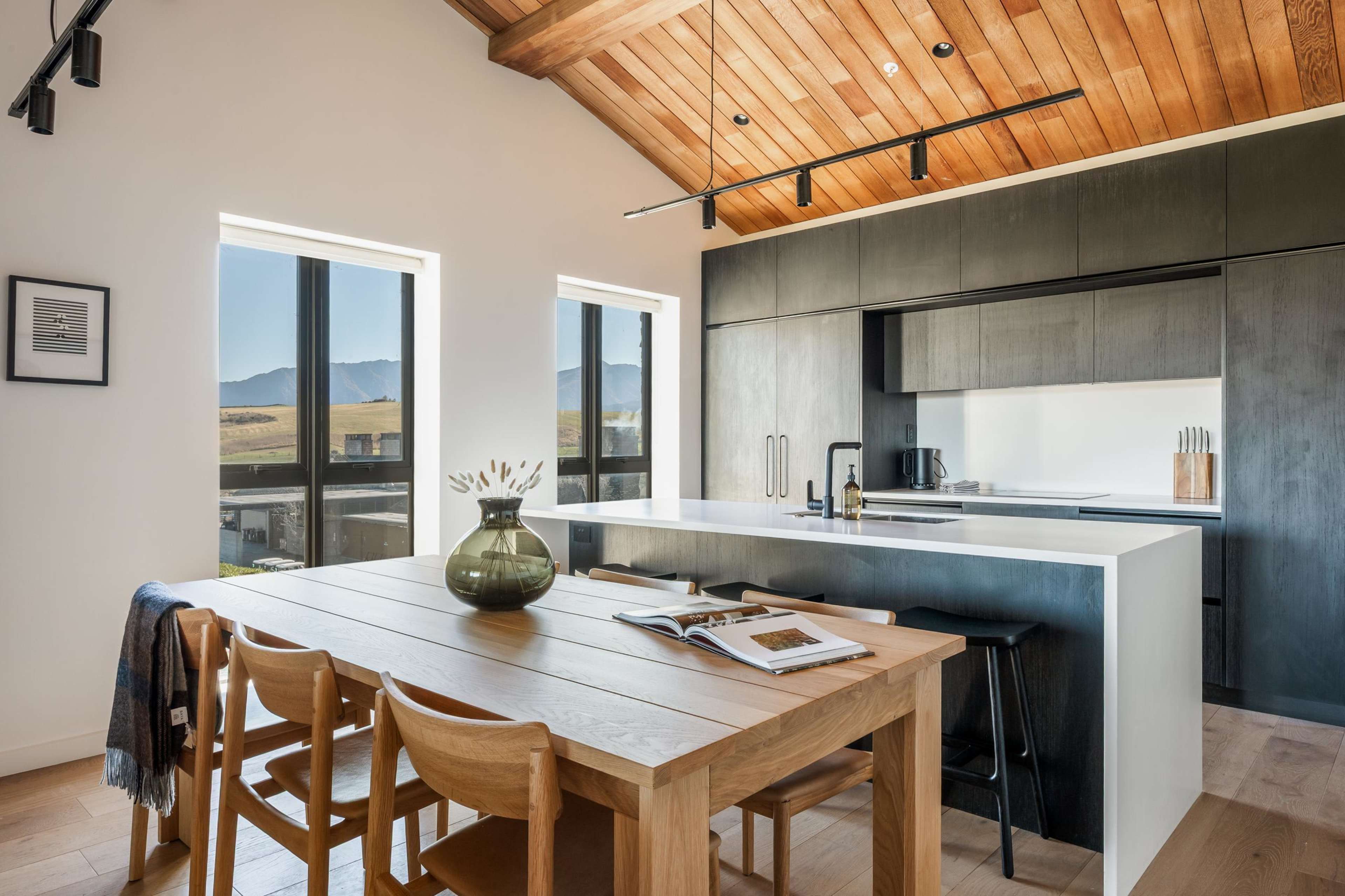 Kitchen & dining space