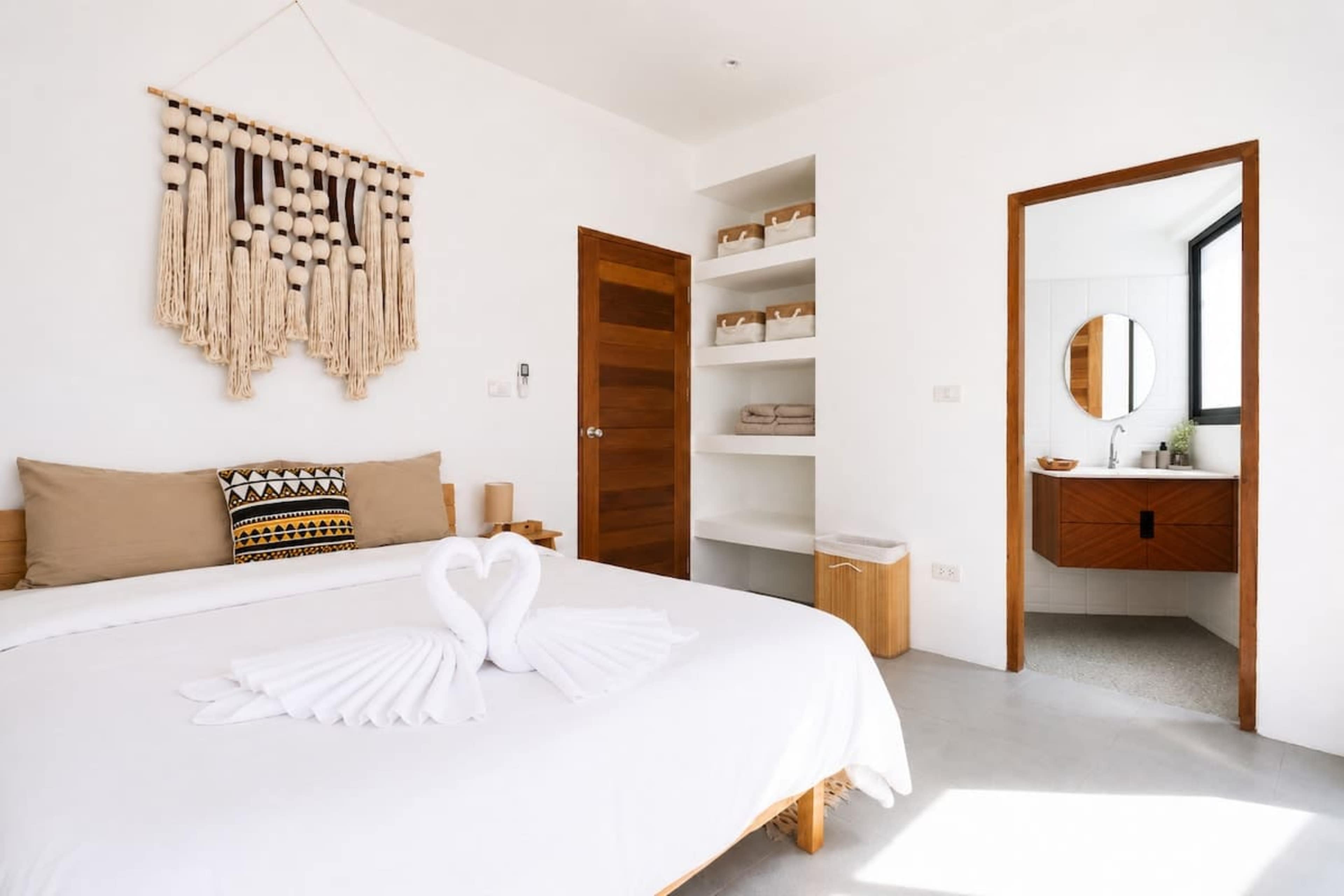 Beachside Villa - Image 8