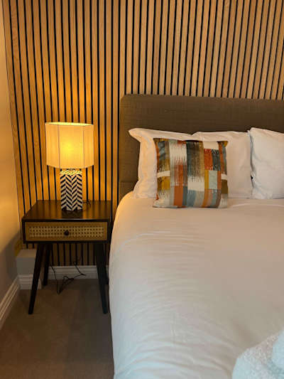 *NEW* Contemporary 2 bed, free parking