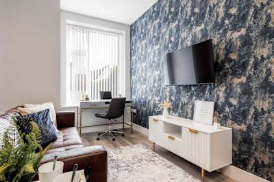 Modern & Mellow 1-bed Apt w/ Free Parking & Wi-Fi - Photo 2