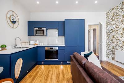 NEW! Stunning 1-bed Apt w/ Balcony & Free Parking - Photo 4