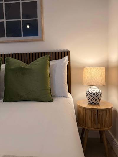 Cozy Double Room at The Shore - Photo 3