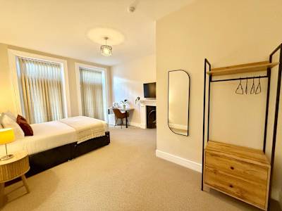 Seaside Escape with Double Bed & Balcony - Photo 3