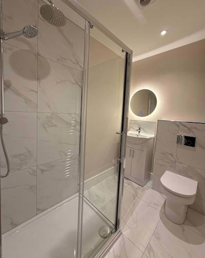 Elegant Family Retreat with Double & Single Bed - Photo 3