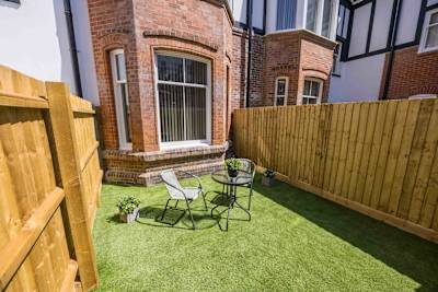 Brand New Luxurious Haven With Garden - Photo 3
